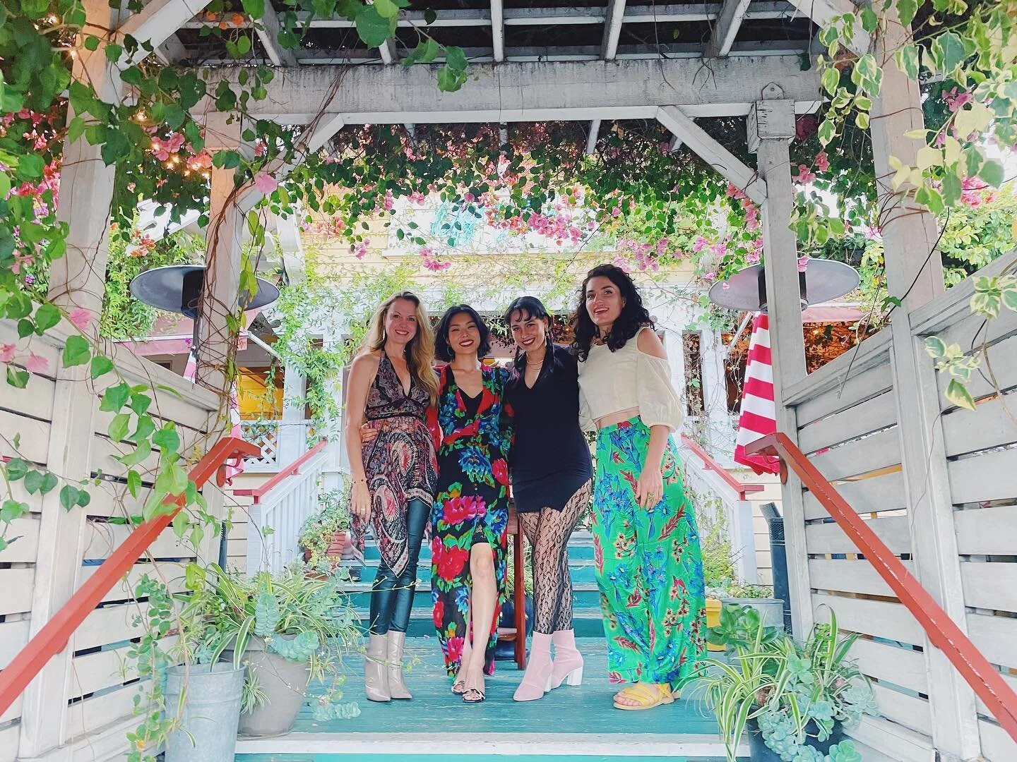 Birthday dinner with my soul sisters and brothers!🌸 Grateful to be alive and experience life with these beautiful ones!😍 The friendship I have with you is more than gold can ever afford.
And thank you to my husband  for planning this lovely night. 