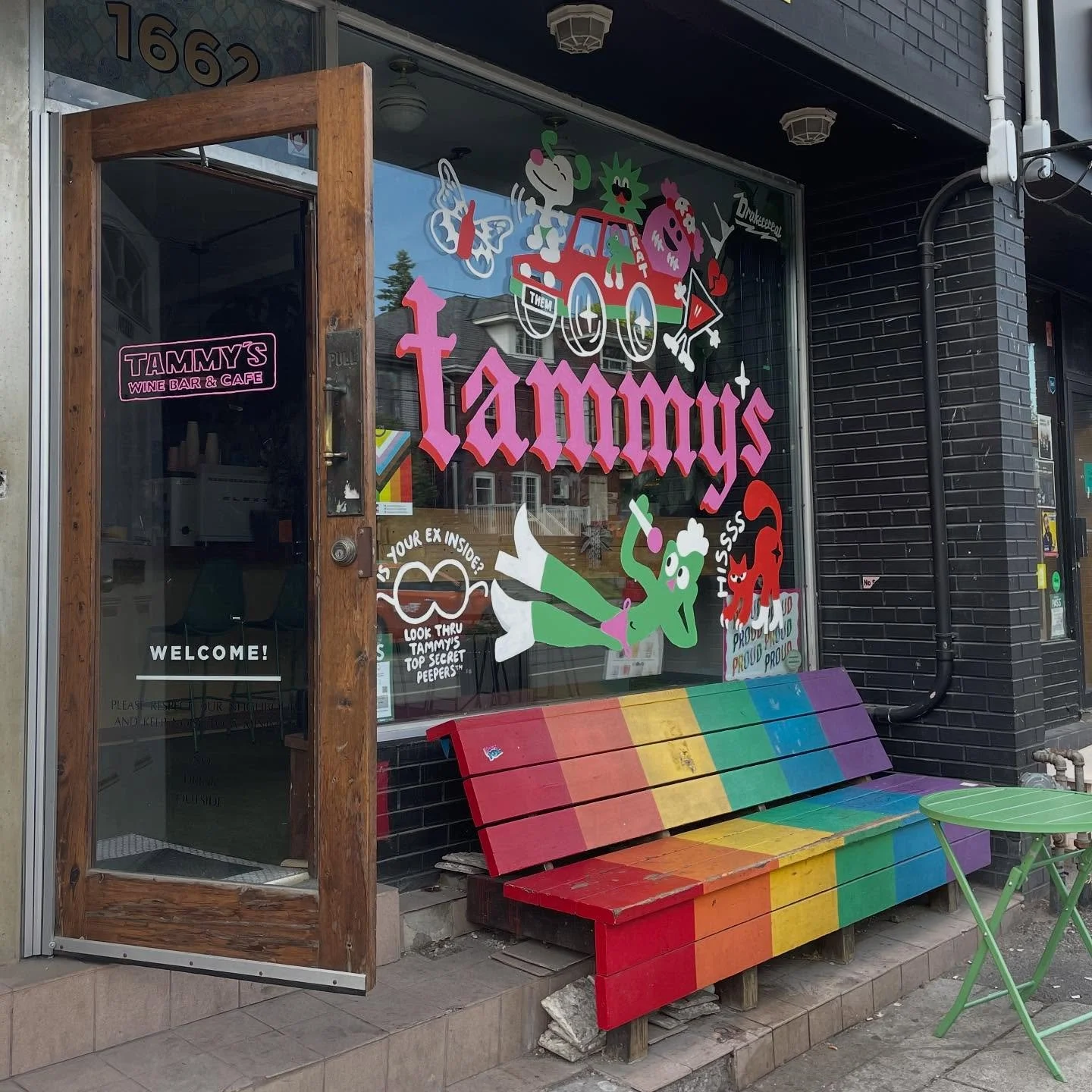 🍷 ☕️ 🌈 

#typography #font #fontnerd #design #designinreallife #toronto #queenwest #bar #caf&eacute; #coffee #torontobar