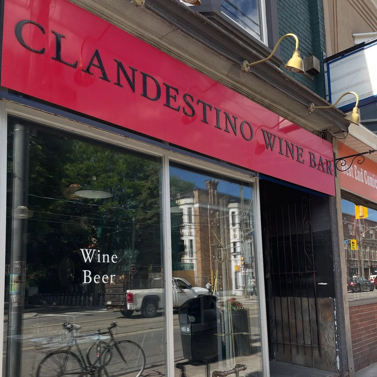 🍷 🍺 

#typography #font #fontnerd #design #designinreallife #toronto #streetsoftoronto #urbanstreetphotography #urbanphotography #supportlocal #supportlocalbusiness #winelover #winebar