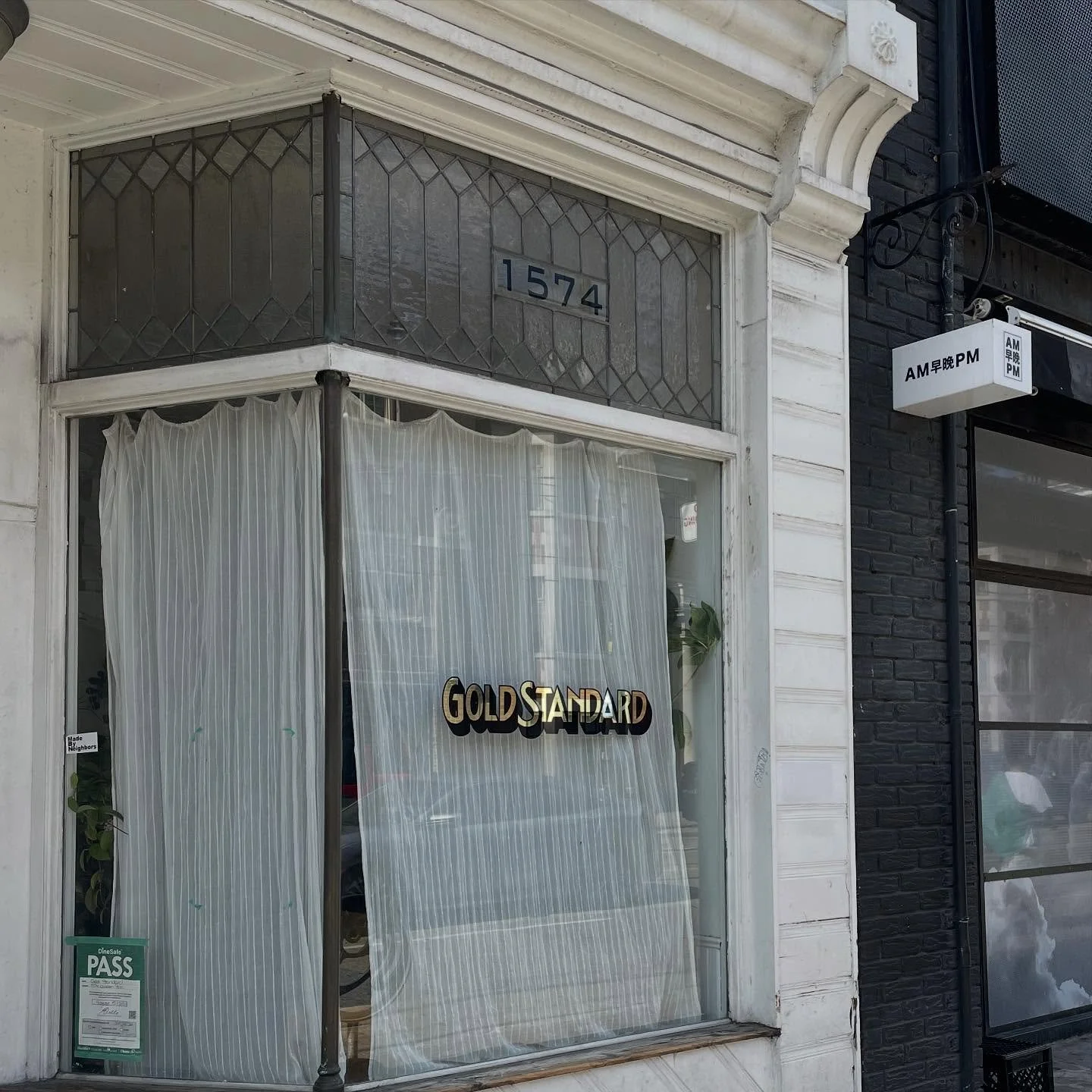 Perfect late night match ☕️💃 

#typography #font #fontnerd #design #designinreallife #toronto #streetsoftoronto #urbanphotography #torontophotographers #goldrush #ampm #parkdale