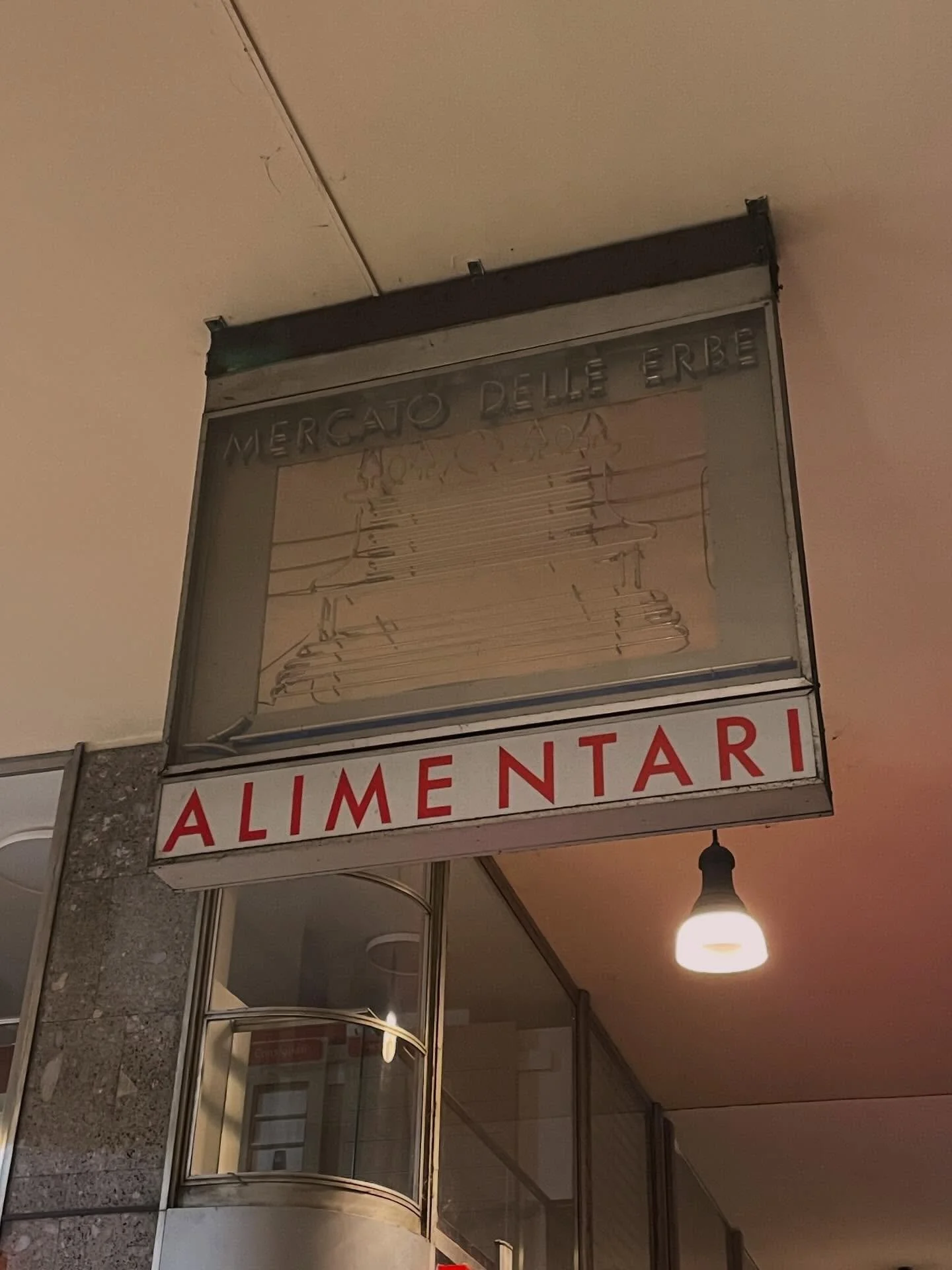 The many vintage signs in Italy 🇮🇹 

#typography #font #fontnerd #design #designinreallife #italy #italiandesign