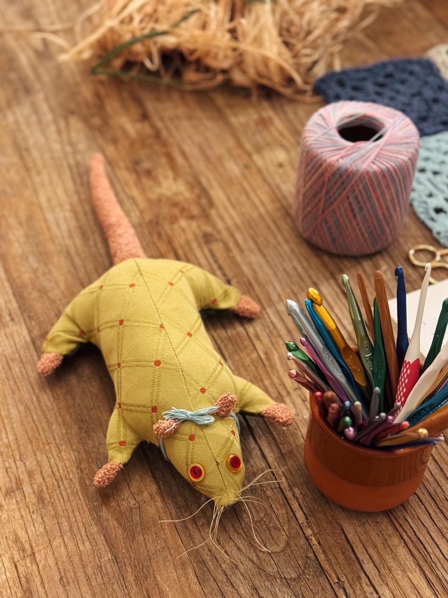 ~*craft circle scenes*~

you all make the coolest things! join us at the studio tonight for our free weekly meetup. bring whatever you&rsquo;re workin on. see you at 6p!