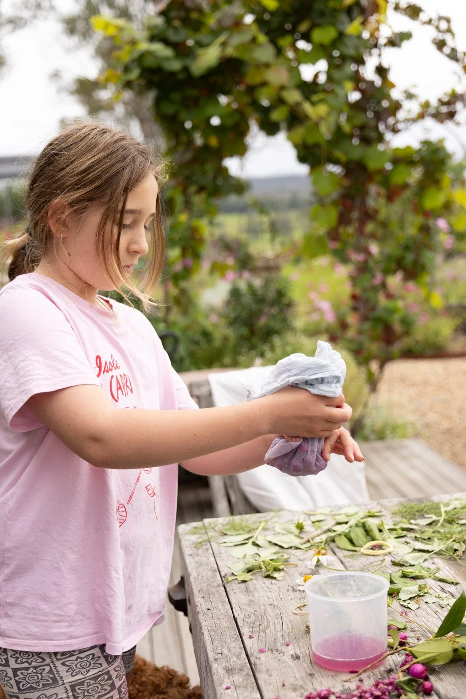 Kids making potions from Lilly Pilly fruit, Bega Valley NSW