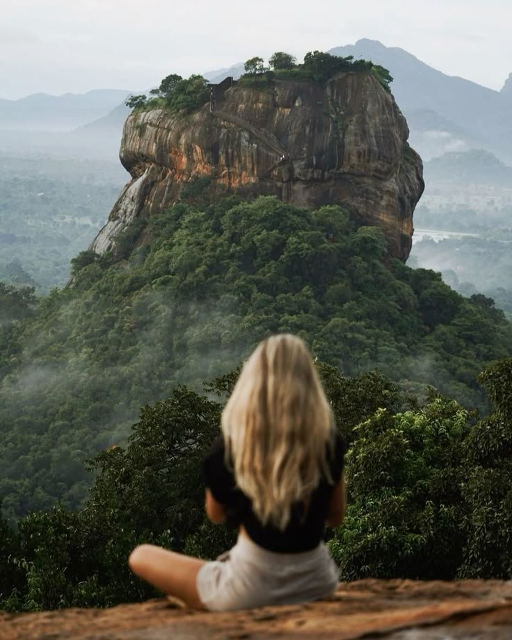 Pidurangala Rock, Sigiriya Sri Lanka.jpg