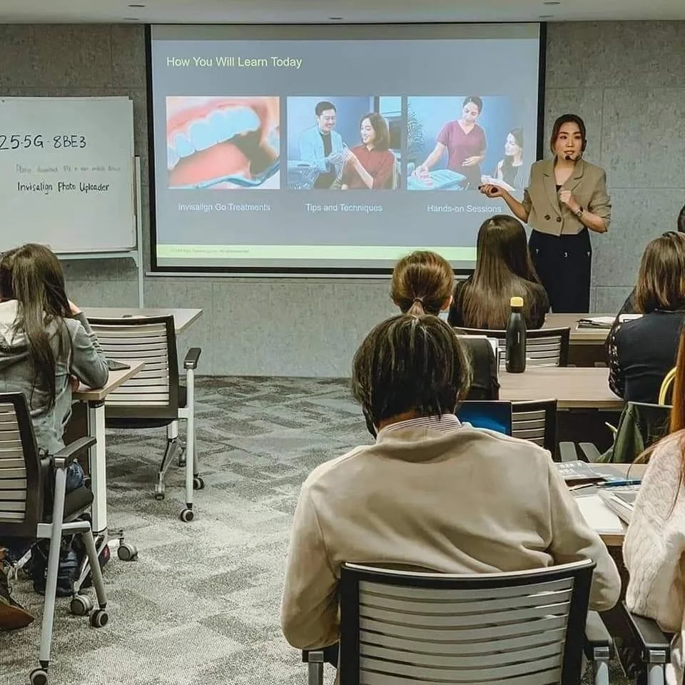 LINE_ALBUM_งานบรรยากาศจัดฟันใส_๒๒๐๕๒๔_3.jpg