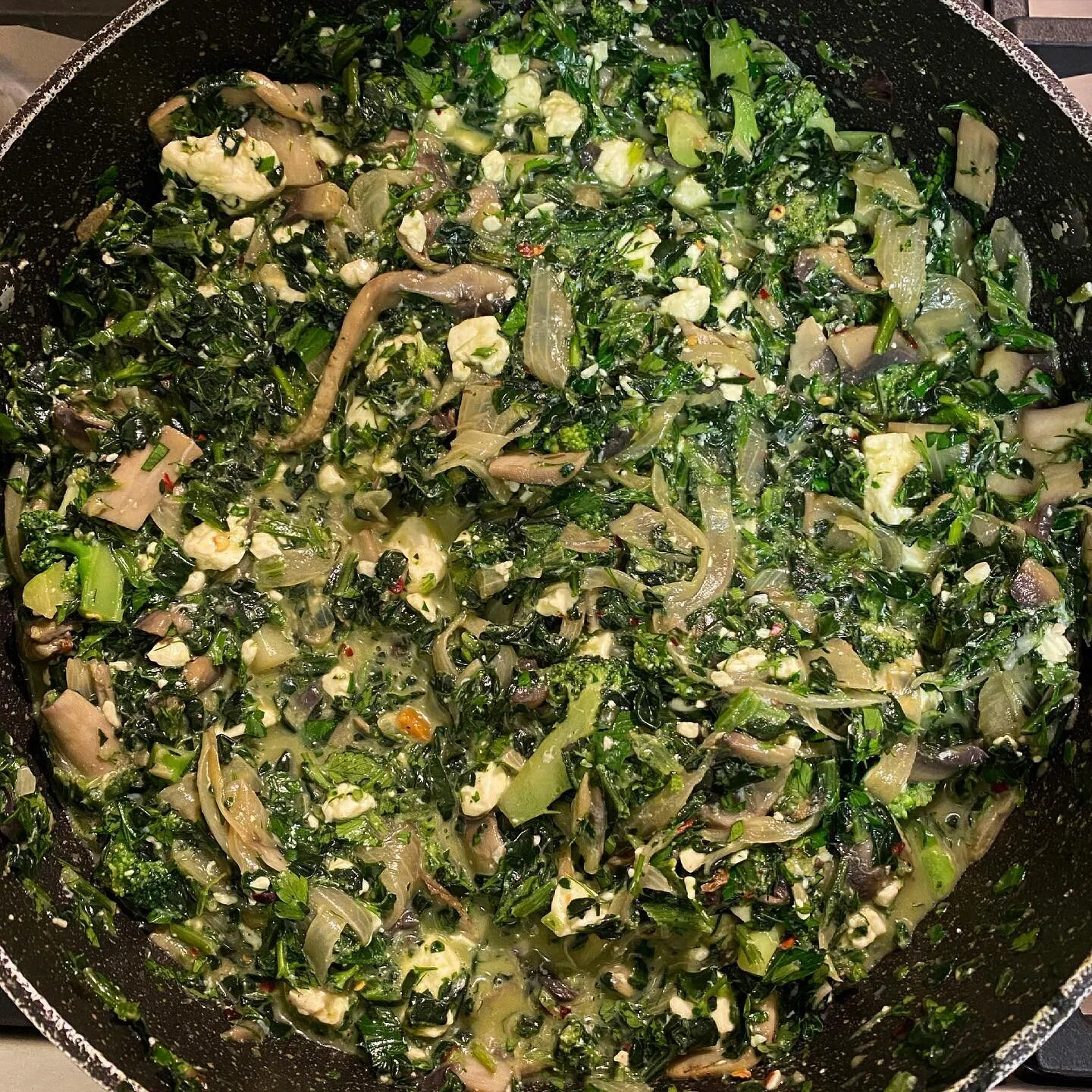 Up close and personal pic of our version of a Spanakopita. I&rsquo;m talking all good green stuff + feta - yum!

Do you want the recipe? 

&bull;
&bull;
&bull;

#foodismedicine #guthealth #nourish  #glutenfreelife #feelgoodfood #holistic #nourishyour