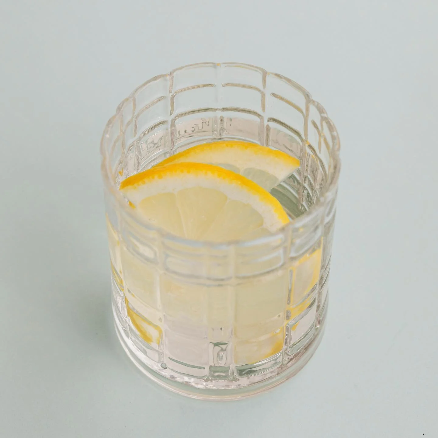 &bull; KEEPING IN ROUTINE &bull;

This is my 2nd week in lockdown which means that my daily routine has flown right out the window. 

But the smaller insignificant parts of my routine still make such a difference. For instance: lemon water in the mor