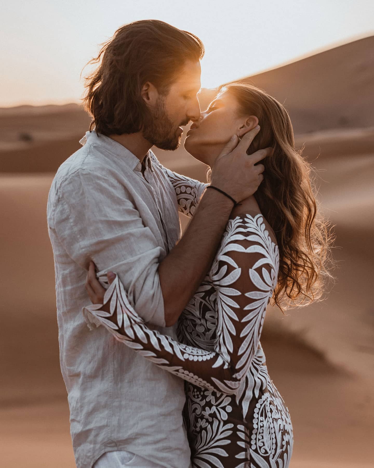 Throwback to the times when I had the ability to travel around the world capturing love stories.. This was shot in the Sahara desert, Morocco with the beautiful Serena and David 🔥
