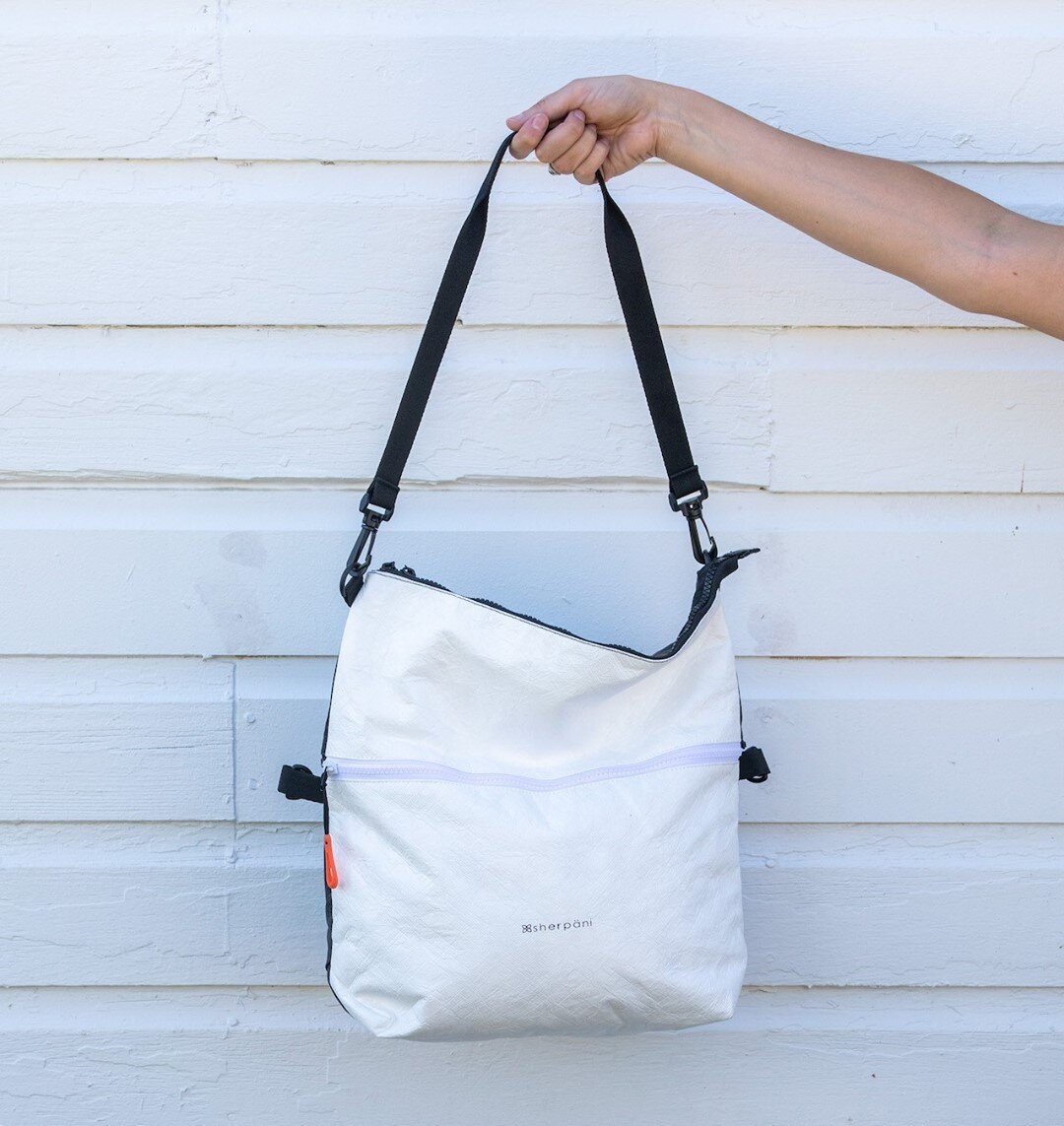A little bit of red, WHITE, and blue this 4th of July! 🎆  Grab the girls and stuff your bags with everything you need for a barbecue, picnic, or party. 
.
.
.
#4thofJuly #summergoals #holidayweekend #redwhiteandblue #barbecueparty