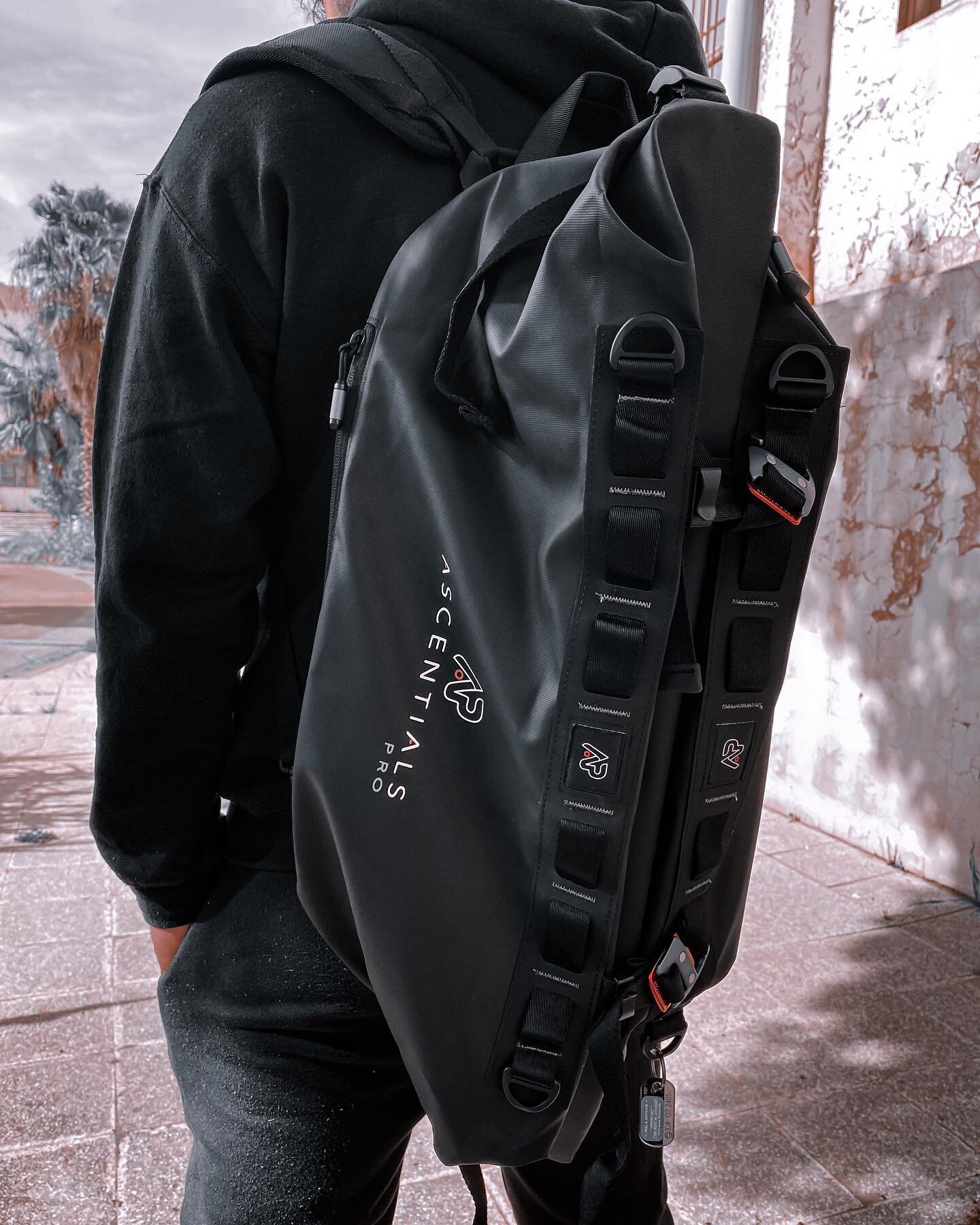 The Hemi &bull; 80 liters of space &bull; Two ways to carry &bull; Waterproof 3-layer fabric &bull; The most epic adventure pack known to man ⚒️ 
&bull;
&bull;
&bull;
#ascentialspro #AP #adventurepack #dualaction #waterproof #keepexploring #exploremo
