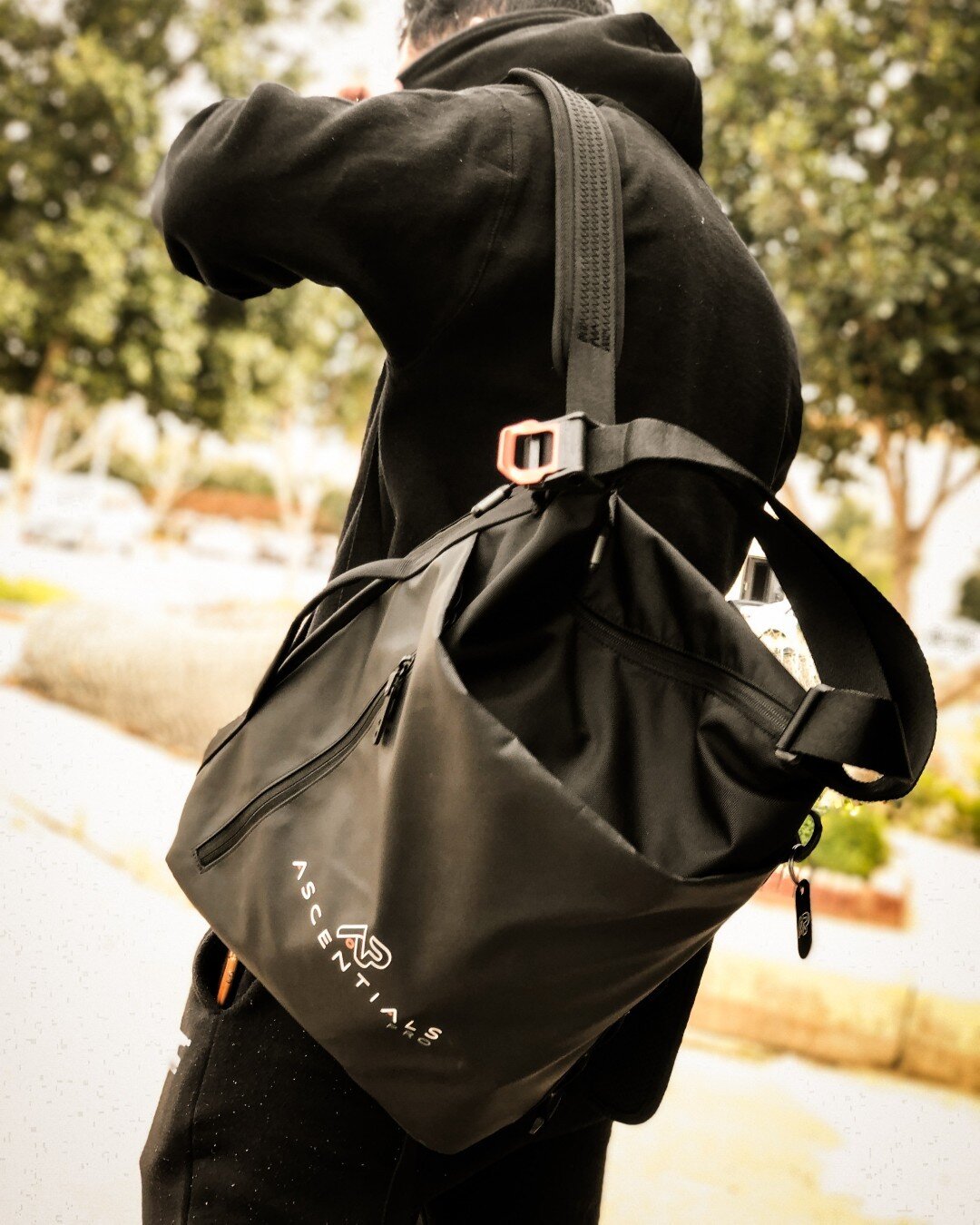 The Blaze is one of our coolest packs // Its designed for any terrain - the city, the trail, or the airport // The Blaze is defined by  durability  wrapped in modern urban aesthetic ⚒️
&bull;
&bull;
&bull;
&bull;
#ascentialspro #AP #bagsinaction #get