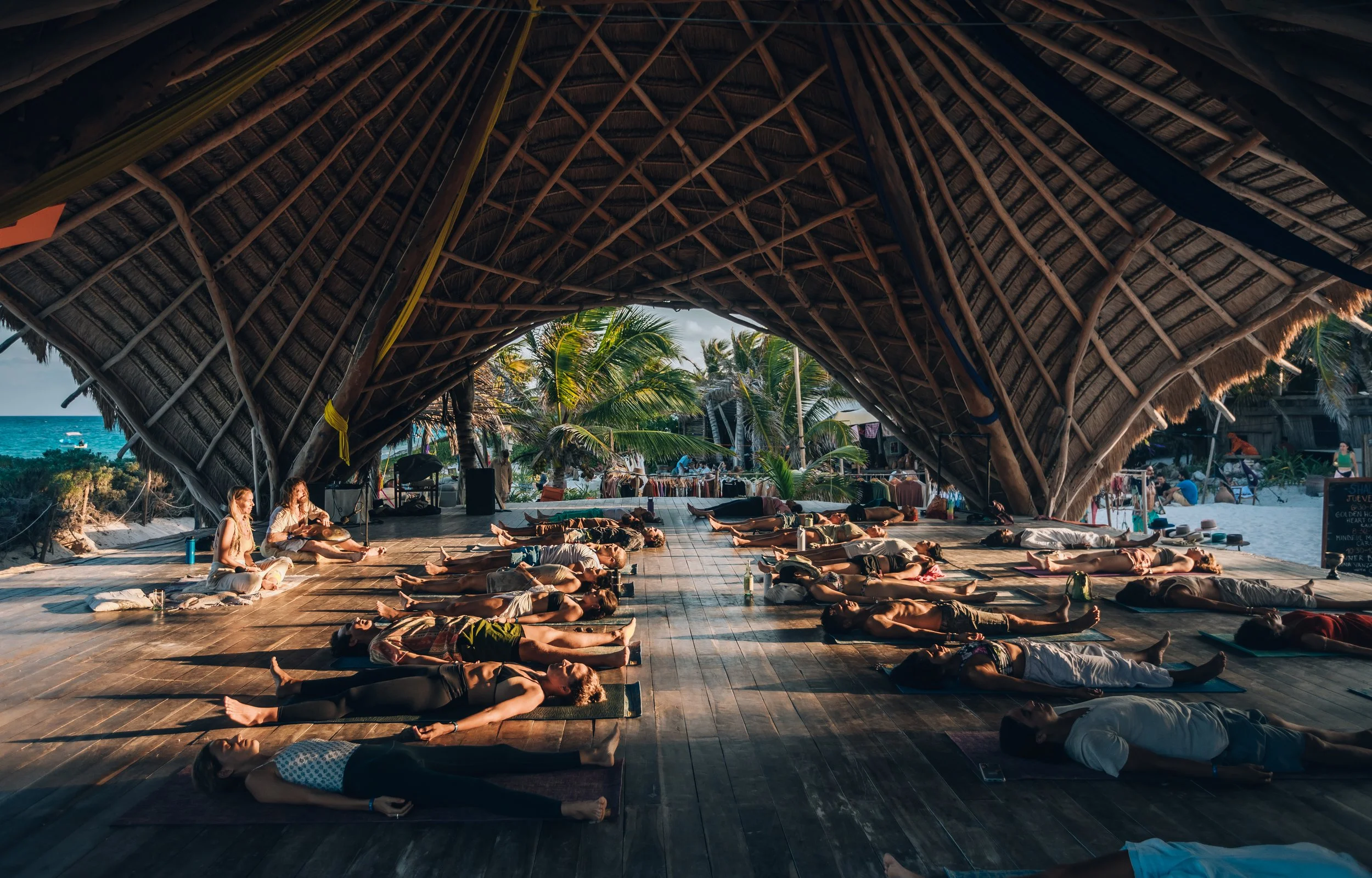 YOGA RESTAURATIVO with Andy