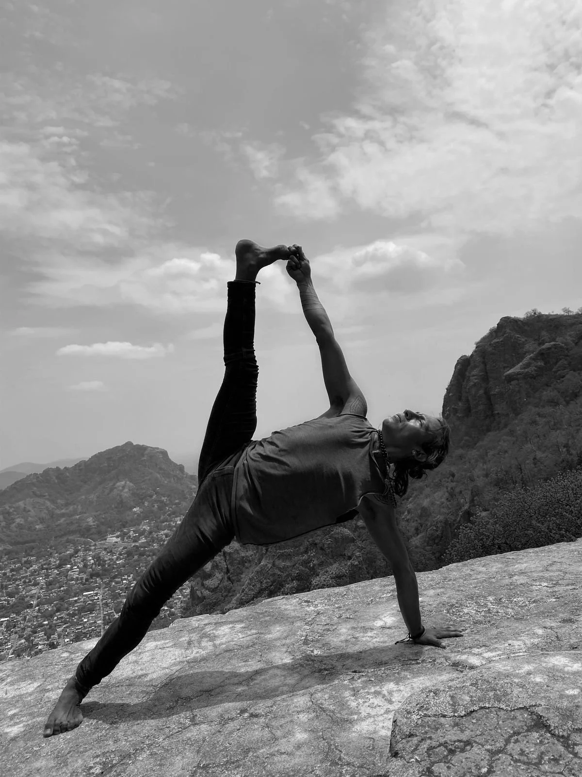 VINYASA YOGA with Jorge