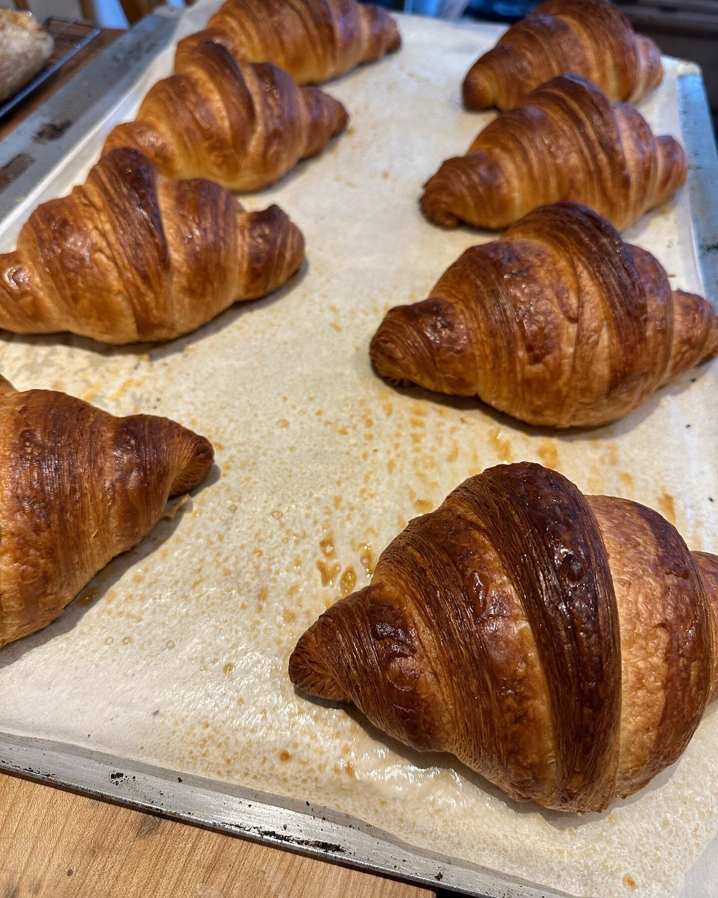 Pastries be coming out of the oven in the morning! A selection or these and some delish sourdoughs still available if you fancy a last minute order. Banish those January Blues in the tastiest way possible #RobinBP #putney #Microbakery #realbread #sou