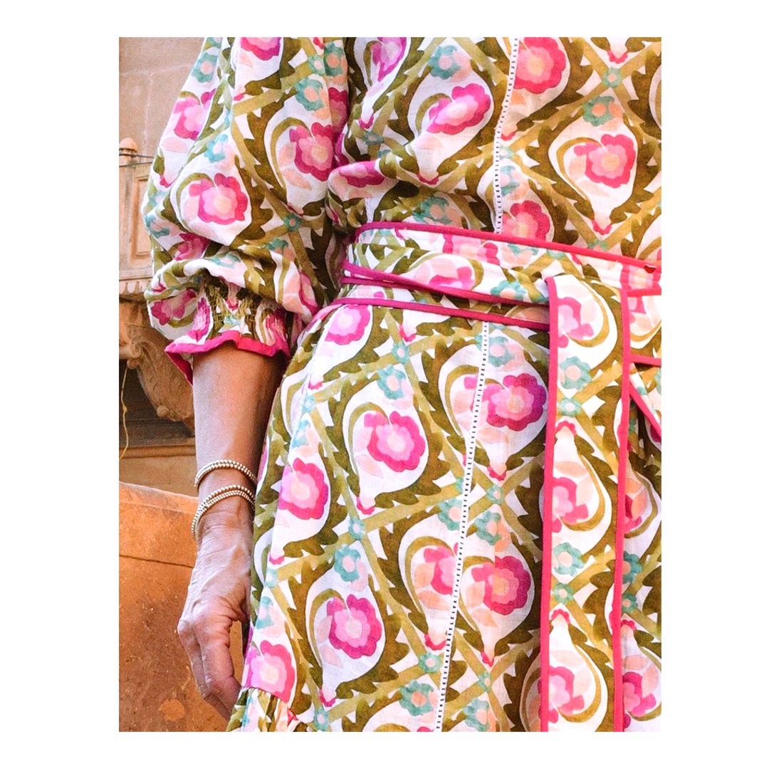 ~ P R I N T. S P O T. ~ 

.. love how vibrant the watercolor tile print comes out on this linen dress! Bonus for using the original colors :)) ~ sold through @jessicarosheen 

#womenswear #printspot #watercolorart #watercolortile #tileprint #textilep
