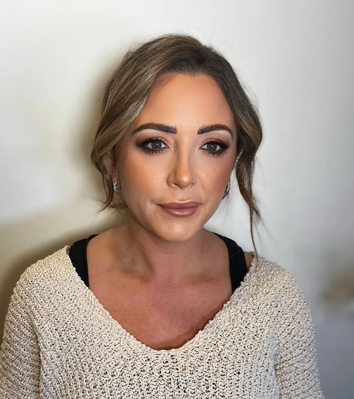 Elegant smokey eyes make for a beautiful Christmas glam 🥂 

#MUA #MakeupArtist #ChristmasMakeup