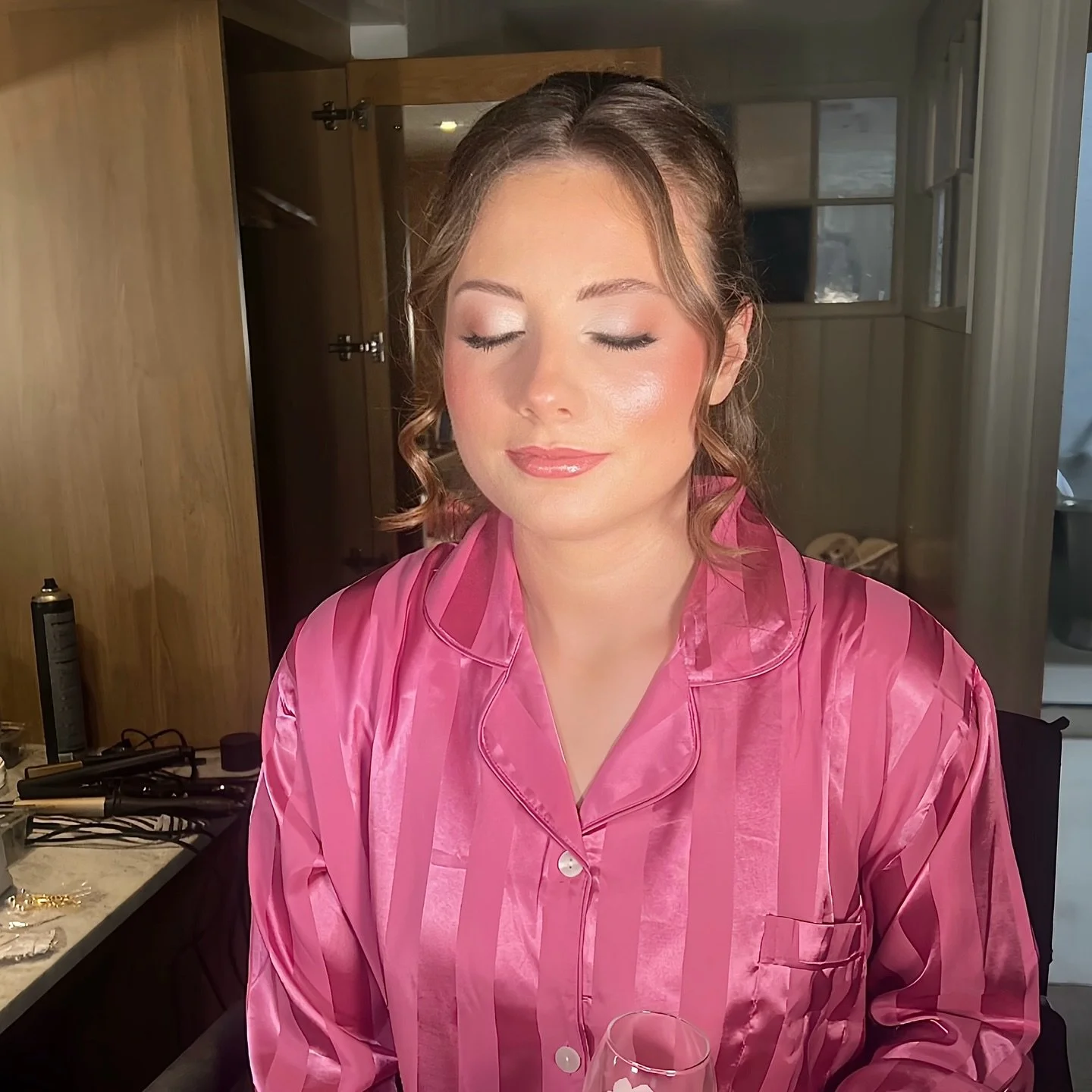 The Blushing Bride 👰&zwj;♀️ A blush focused bridal look with glowing skin, simply beautiful! 

#norfolkbride #norfolkmakeupartist #norfolkbridalmakeup