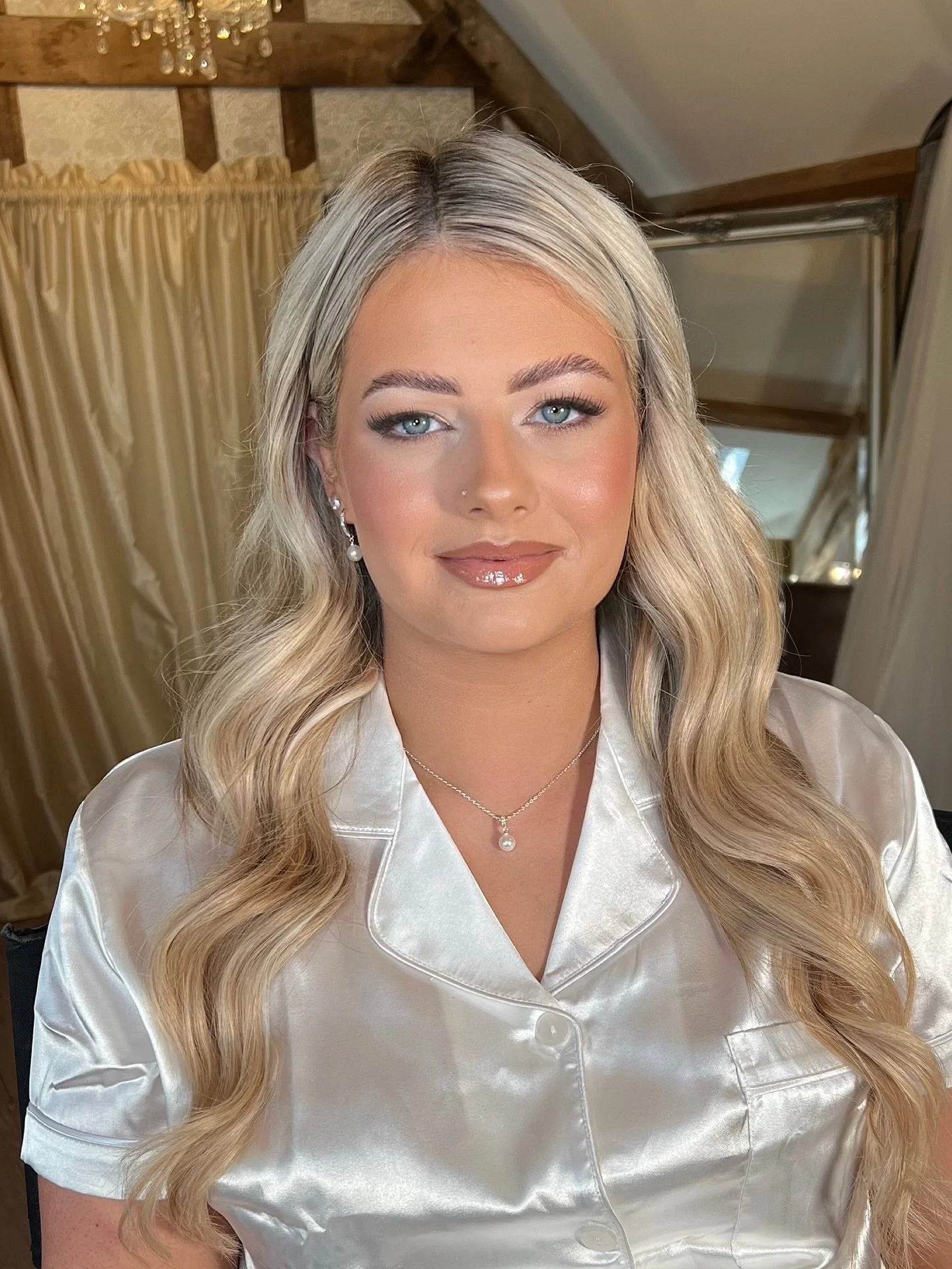 Beautiful Georgia ✨ The most beautiful morning at @reymerstonhall with Georgia and her lovely bridal party.

In love with the gorgeous look incorporating glow, a hint of blush and  glossy lip 👄 

#bridalmakeup #bridalmakeupnorfolk #norfolkmua #norfo