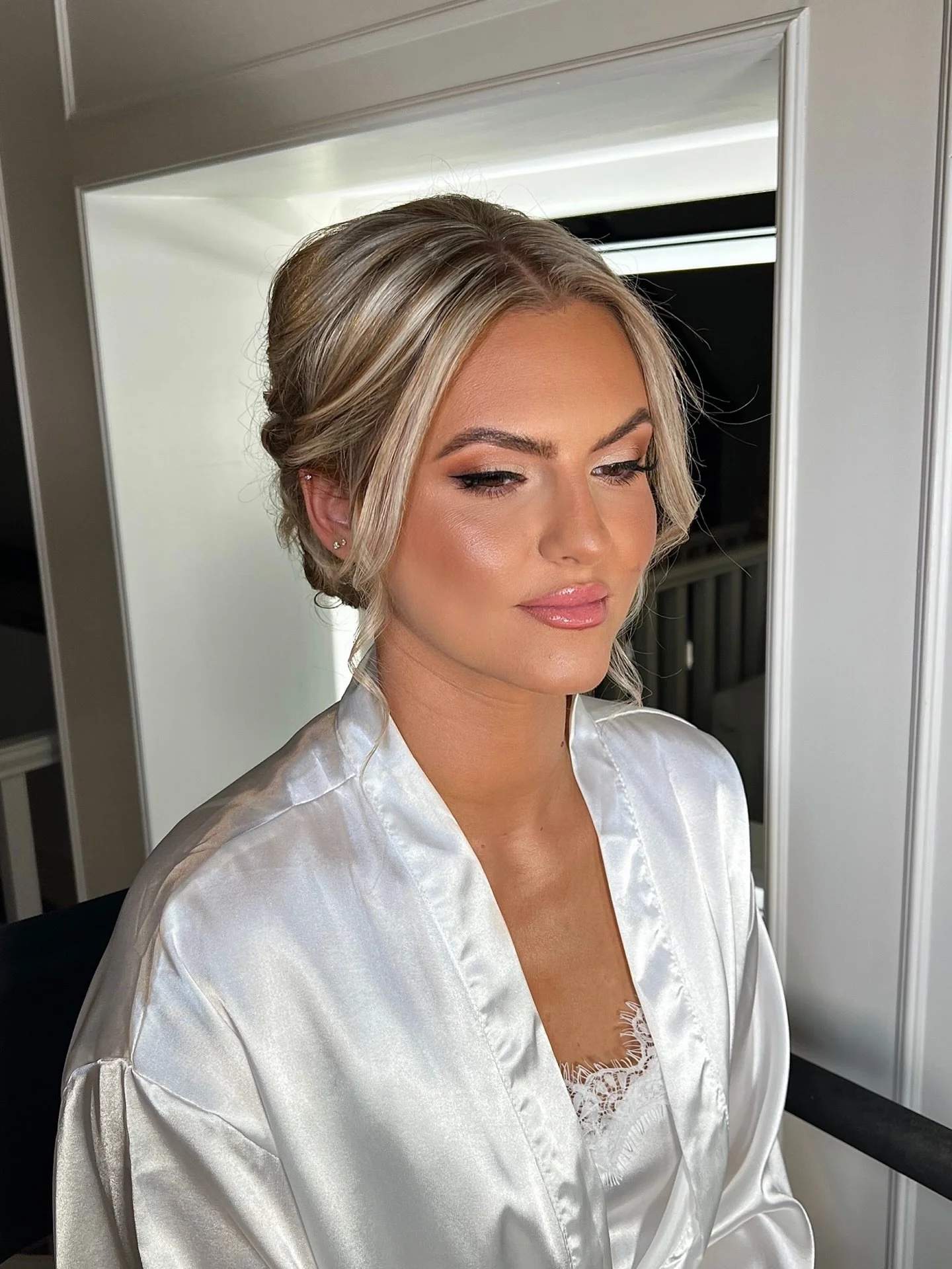 Bridal Perfection ✨

How gorgeous is beautiful bride Lorna? Bronzed, glowing and breathtaking.

In love with the @chanel.beauty Baume Glow Stick. It gives the perfect light reflecting glow. 

Lipstick shade is @charlottetilbury Pillow Talk Fair, my f