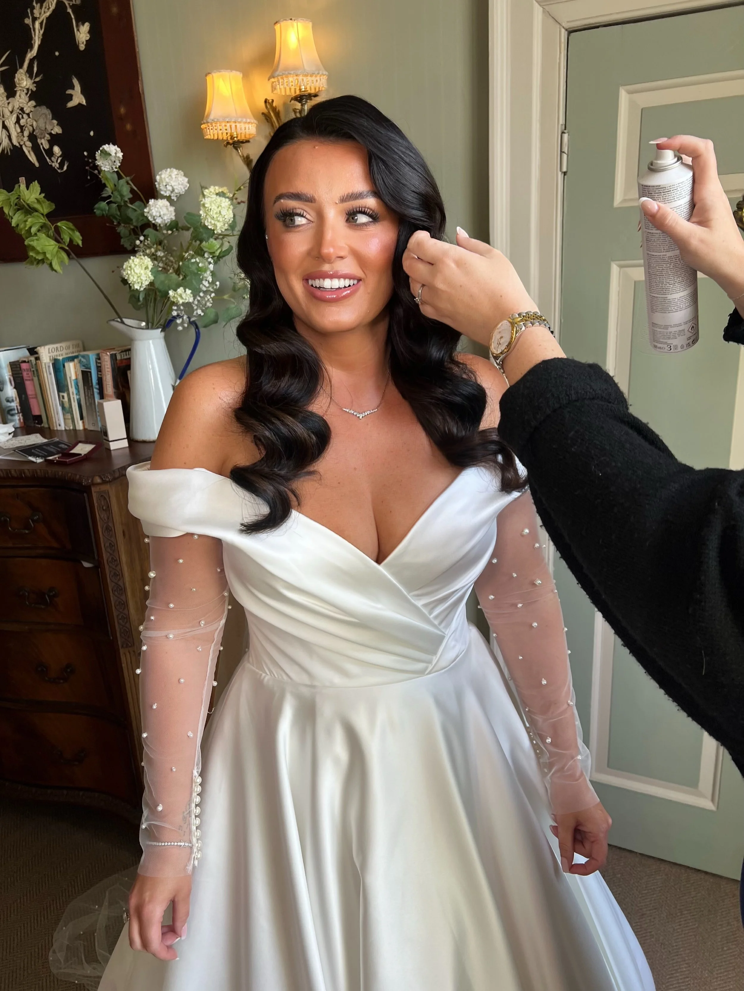 Finishing touches 📸 @hairbyevany @marieharris_x 

#norfolkwedding #norfolkbride #nordolkmakeupartist