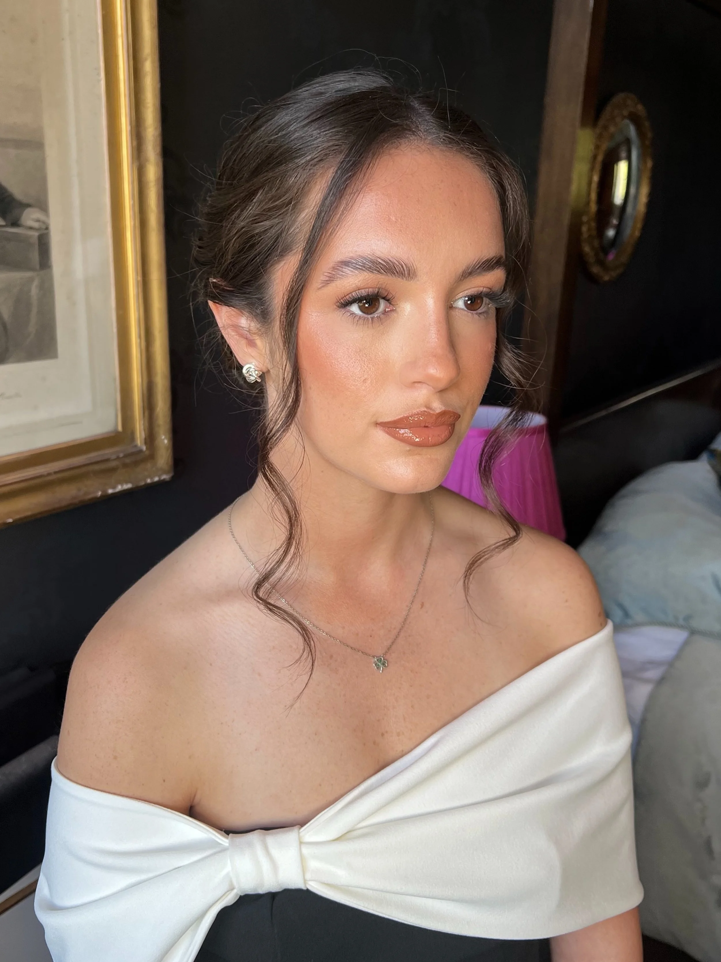 Save this for your bridesmaid inspo ✨

Soft skin using @kyliecosmetics skin tint, perfect for those girlies who want coverage but for skin to feel like skin.

#norfolkwedding #norfolkbridesmaid #norfolkmakeupartist #bridesmaidmakeup #bridalmakeup