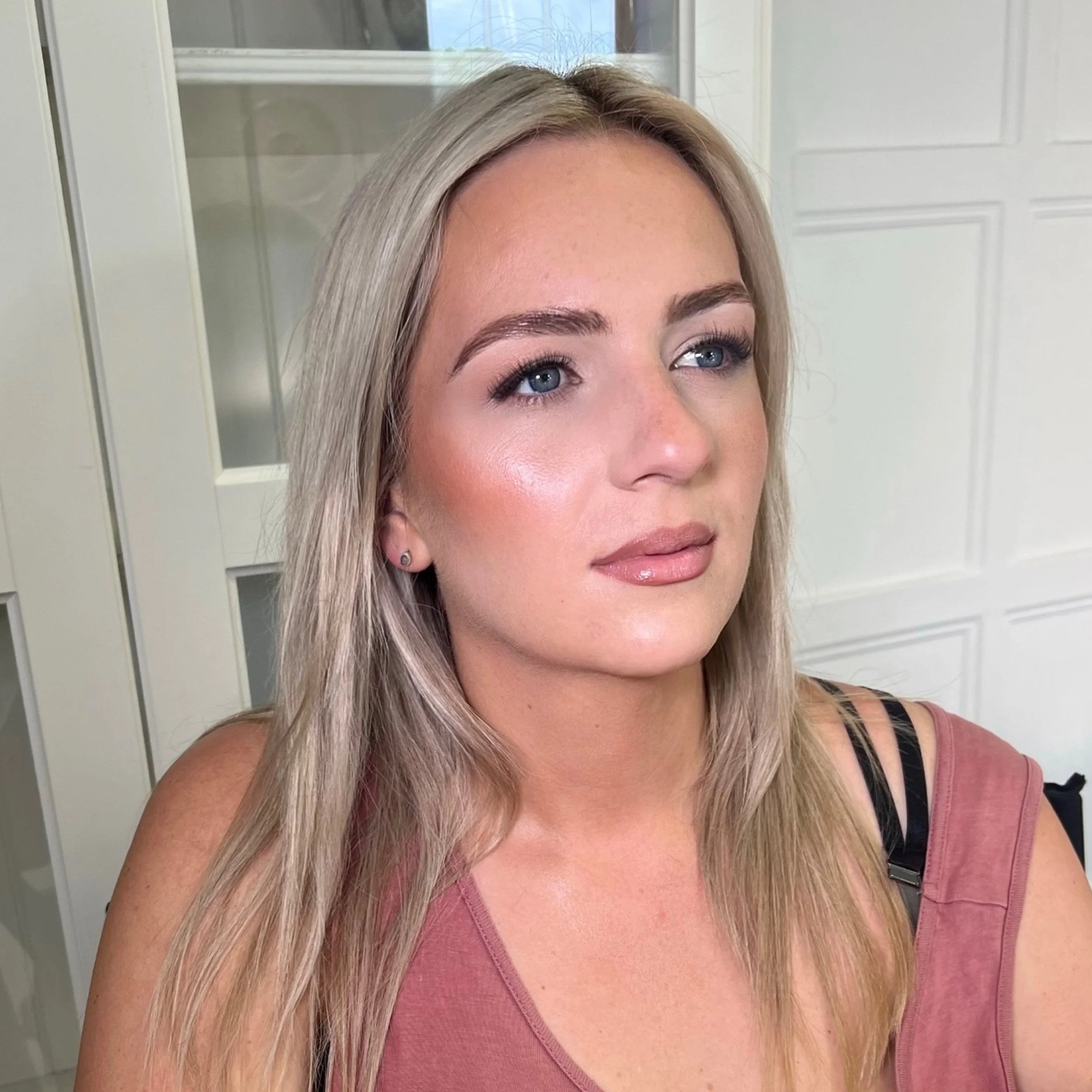 What you can&rsquo;t see is the most gorgeous tiny newborn in my clients arms, imagine looking this beautiful straight after having a baby 🥰

Natural glam that gives coverage but still looks like skin ✨

#norfolkmua #makeupartist #softglam #skintint