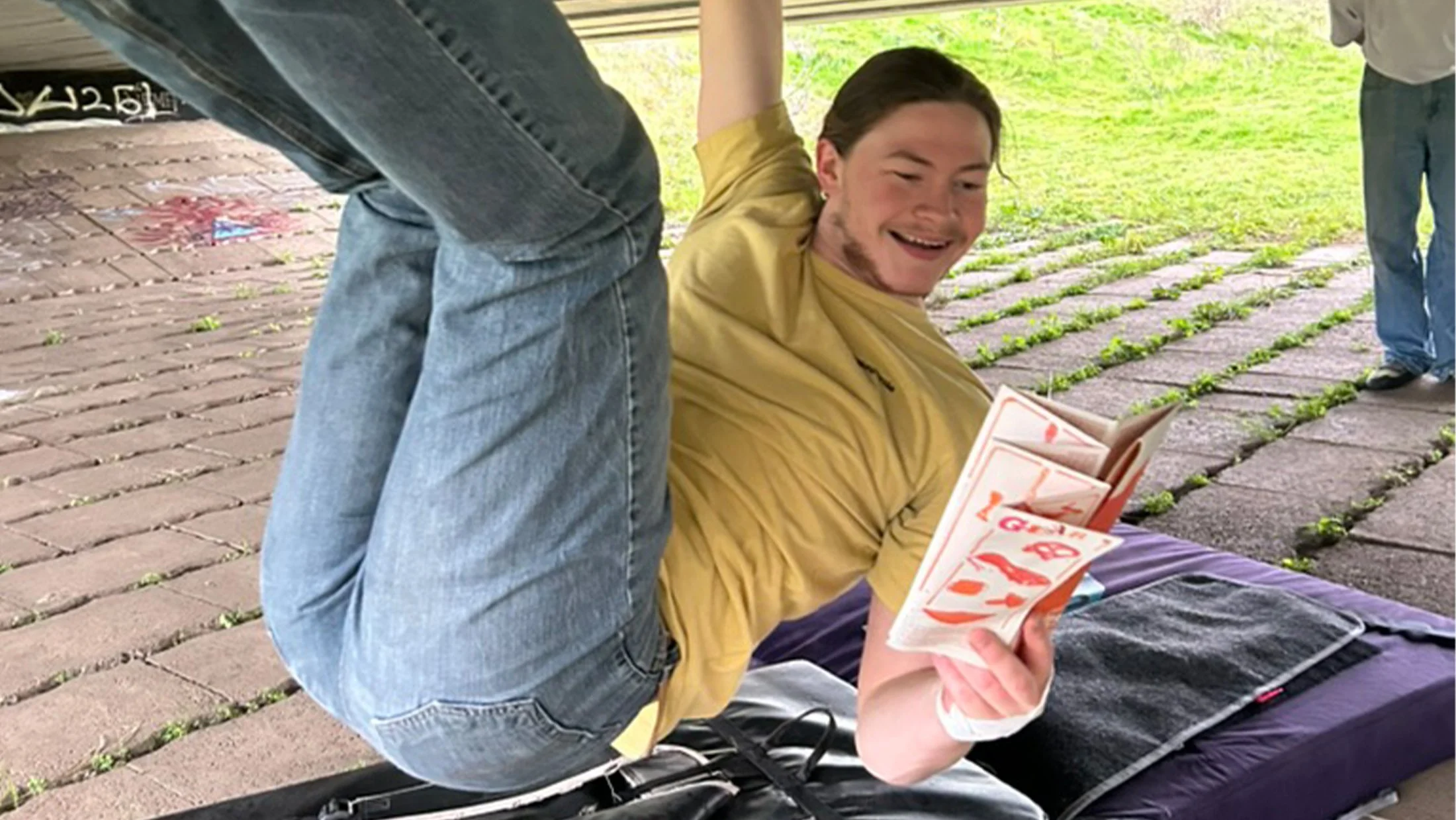 Sam in a crack.