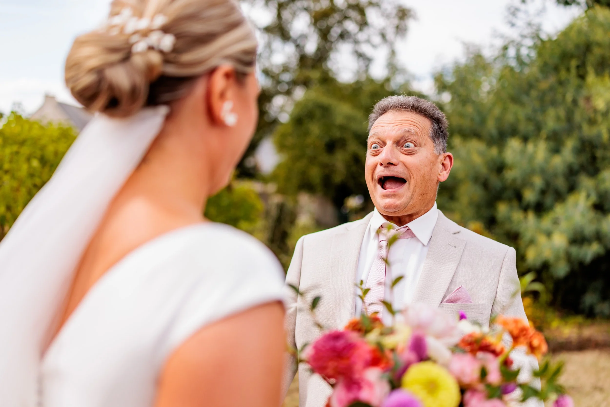 Découverte de la mariée par son papa