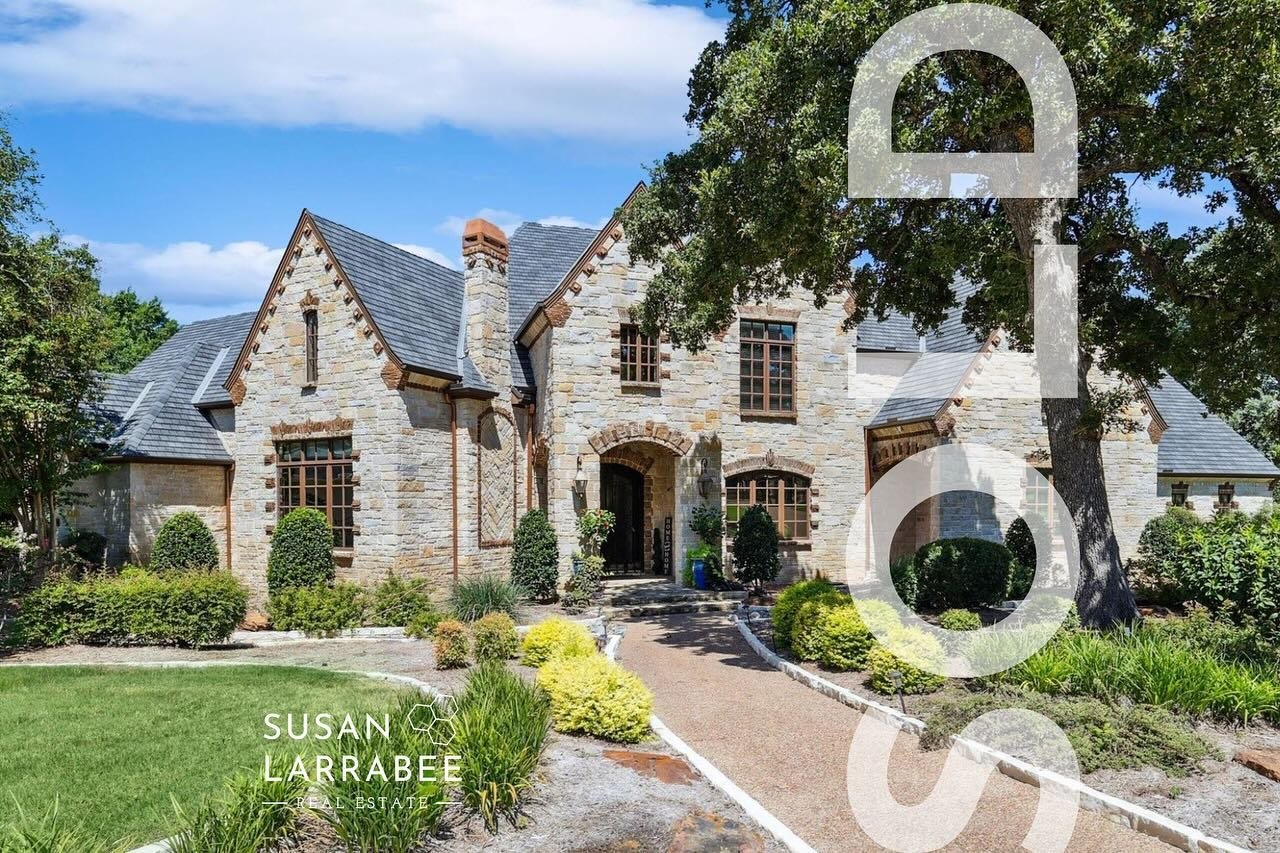 SOLD 🗝️ A dream home for my clients is now all theirs! I couldn&rsquo;t be happier as I watched them take ownership of this majestic Keller estate complete with a wine collector-approved cellar and swoon-worthy backyard resort. Congrats! 🍾
&bull;
S