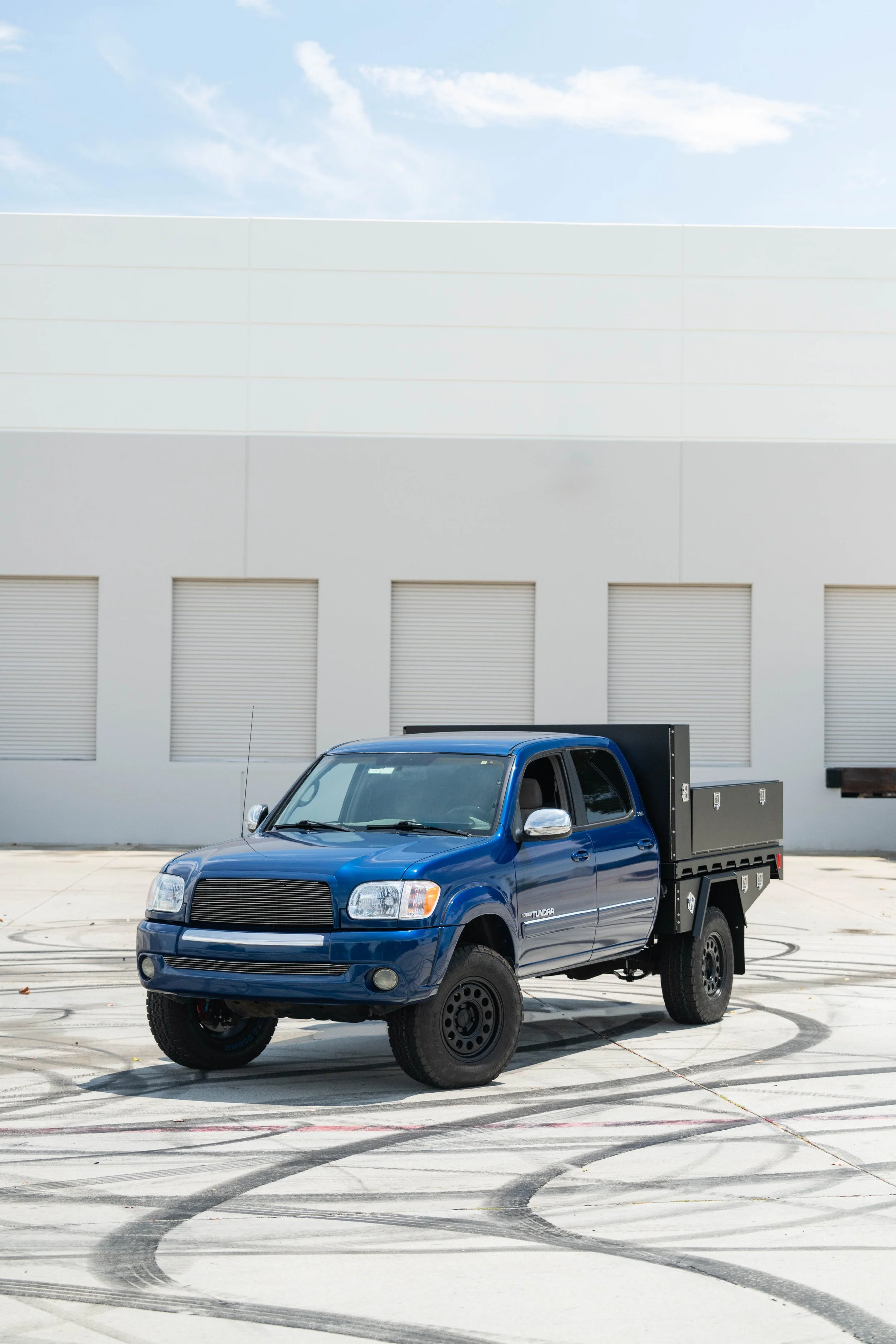 Toyota Tundra w/ Summit Expedition Trucks Tray