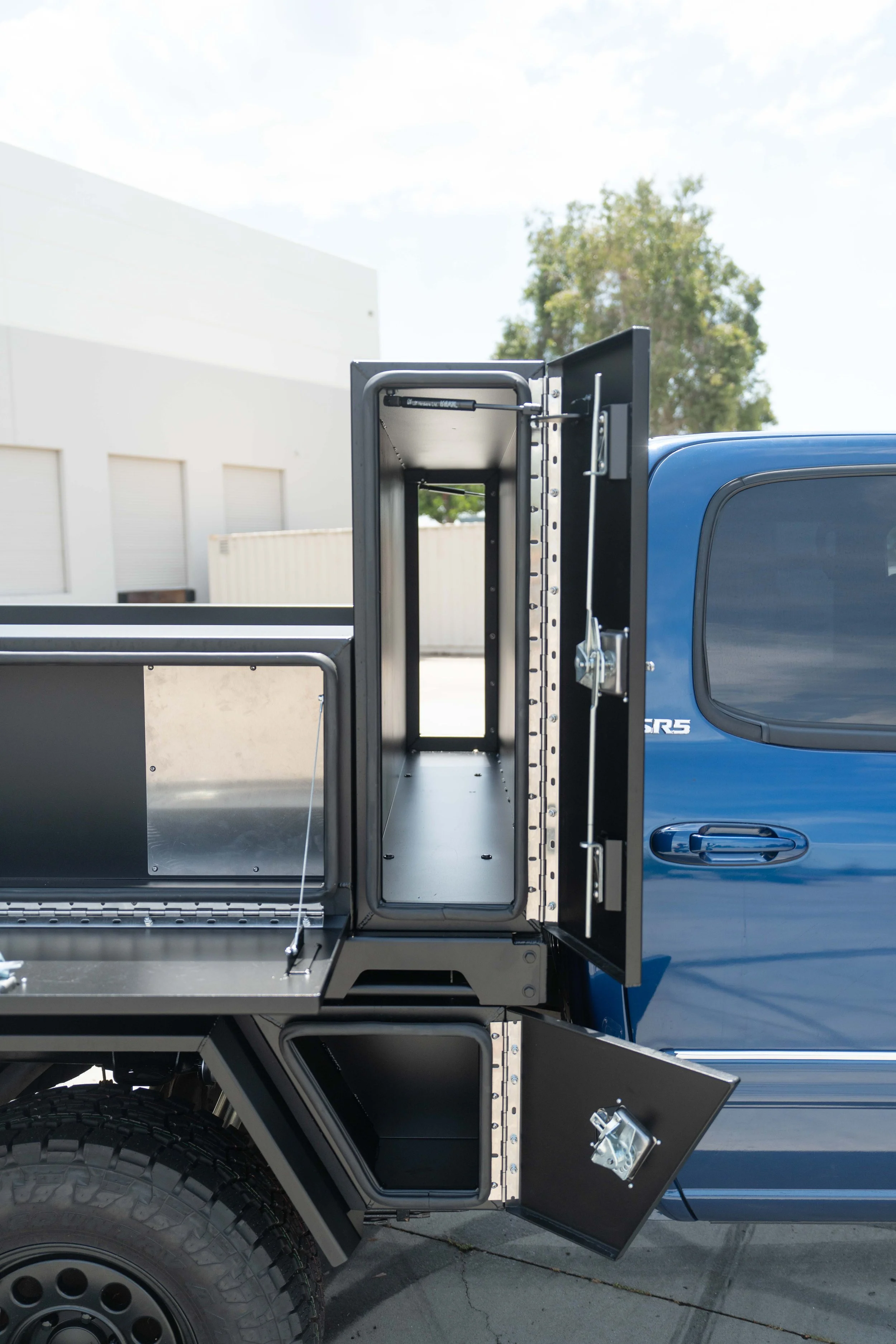 250823_BasilsGarage_FGTCamperTray-12.jpg