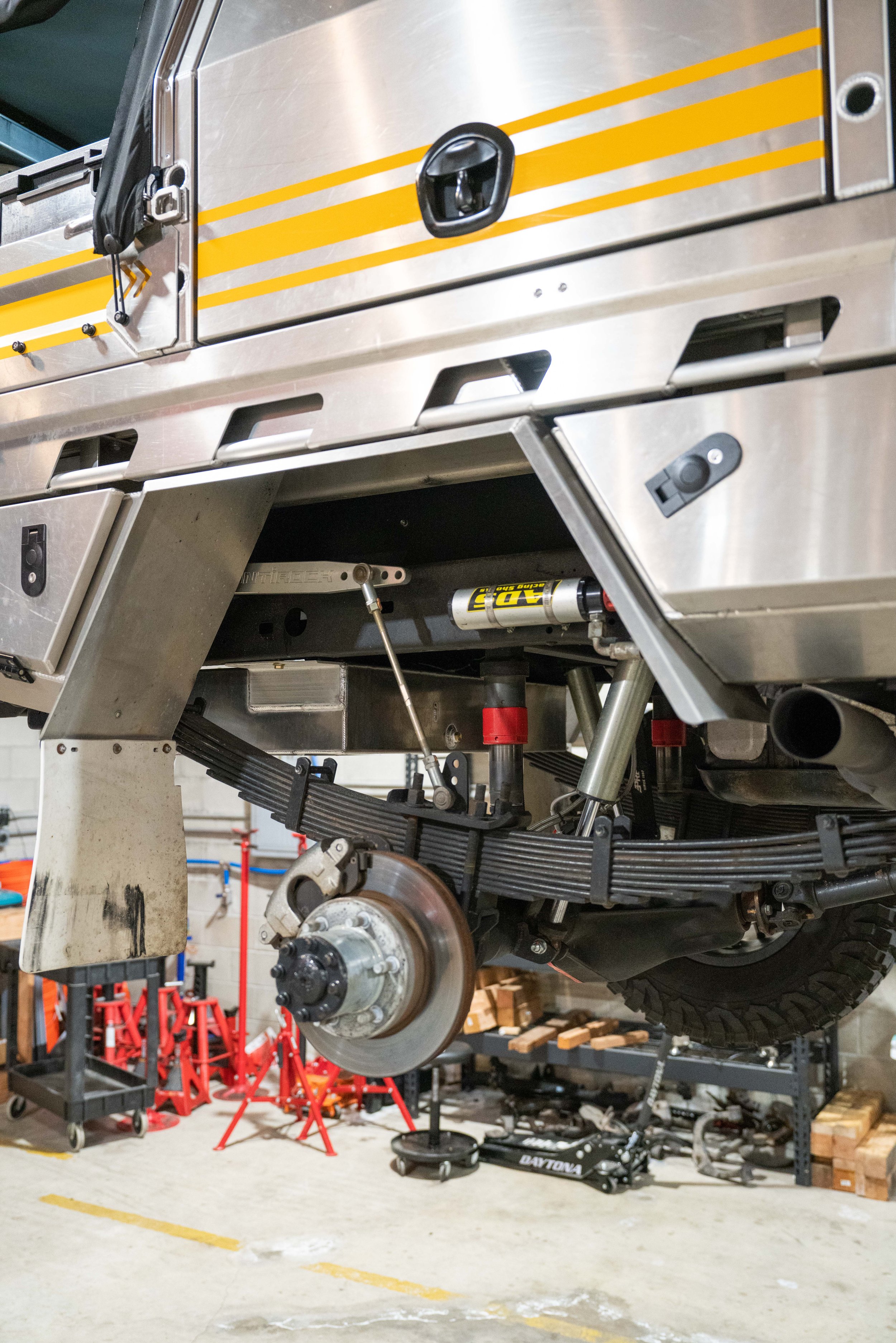 230412_BasilsGarage_ShopRig-11.jpg