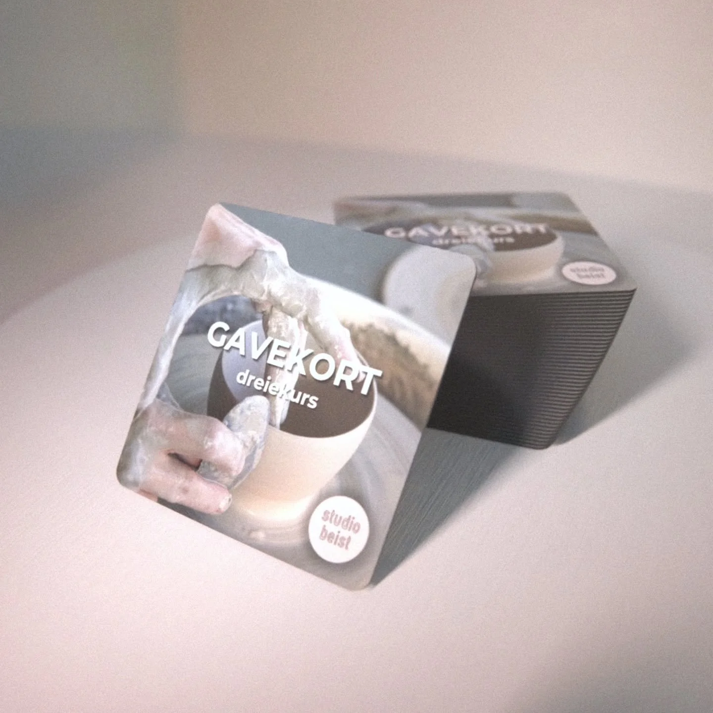 Gavekort p&aring; dreiekurs er tilgjengelig i nettbutikken n&aring;! 🎁🎄 Gavekortet kan kj&oslash;pes fysisk hos oss eller digitalt via nettsiden.