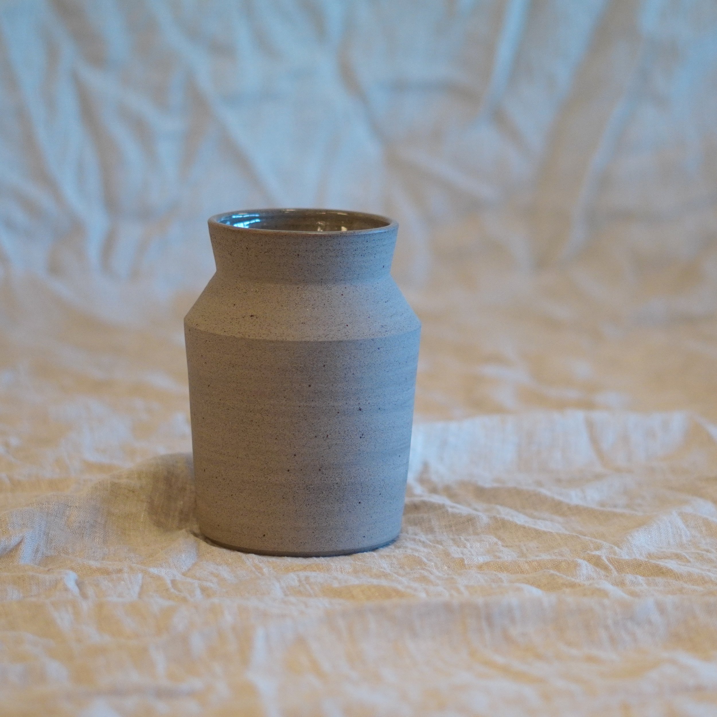 vase / steingods / grå