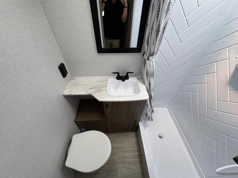 BATHROOM.jpeg