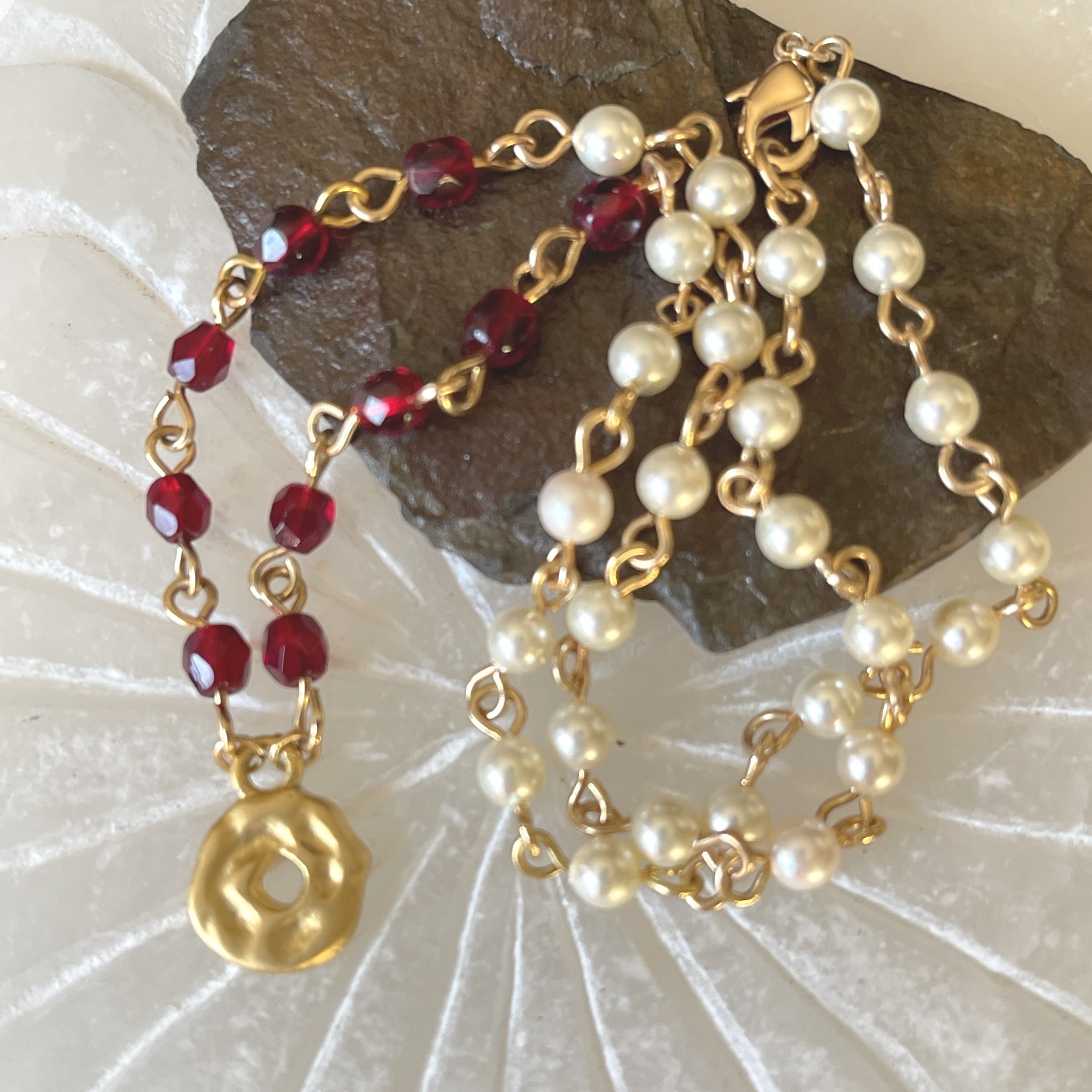 Garnet Hammered Metal Choker 14"