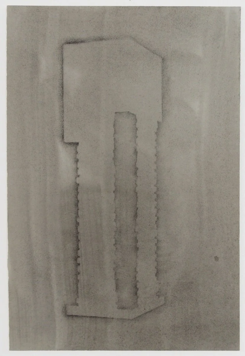Het is stil in zijn laagje stof 7/
2021/
Charcoal and ink on paper/
32 x 22 cm/