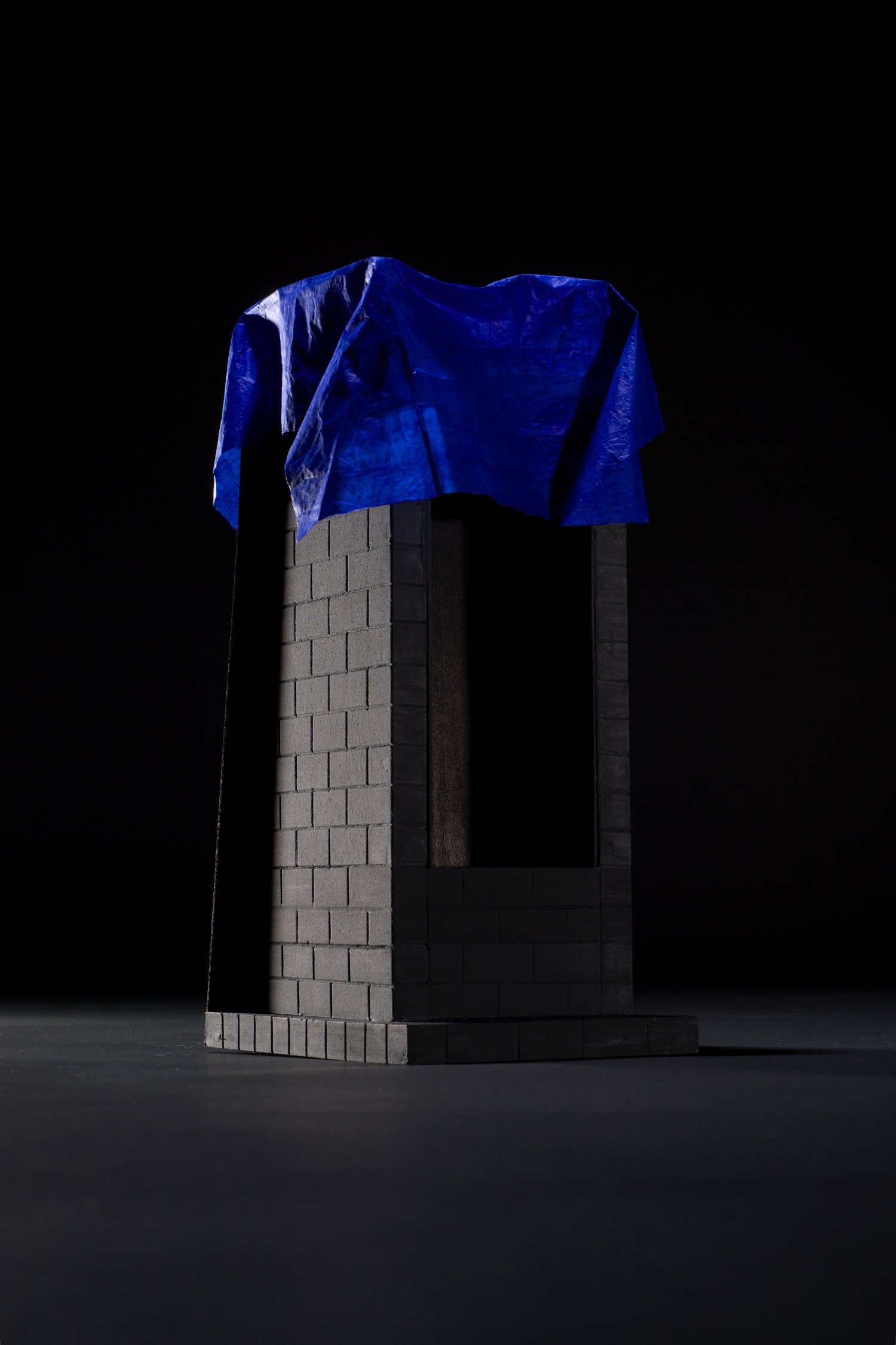 Performative Silence 10
2025/
Archival pigment print on cotton paper/
45 x 30 cm/
7 + 1 AP