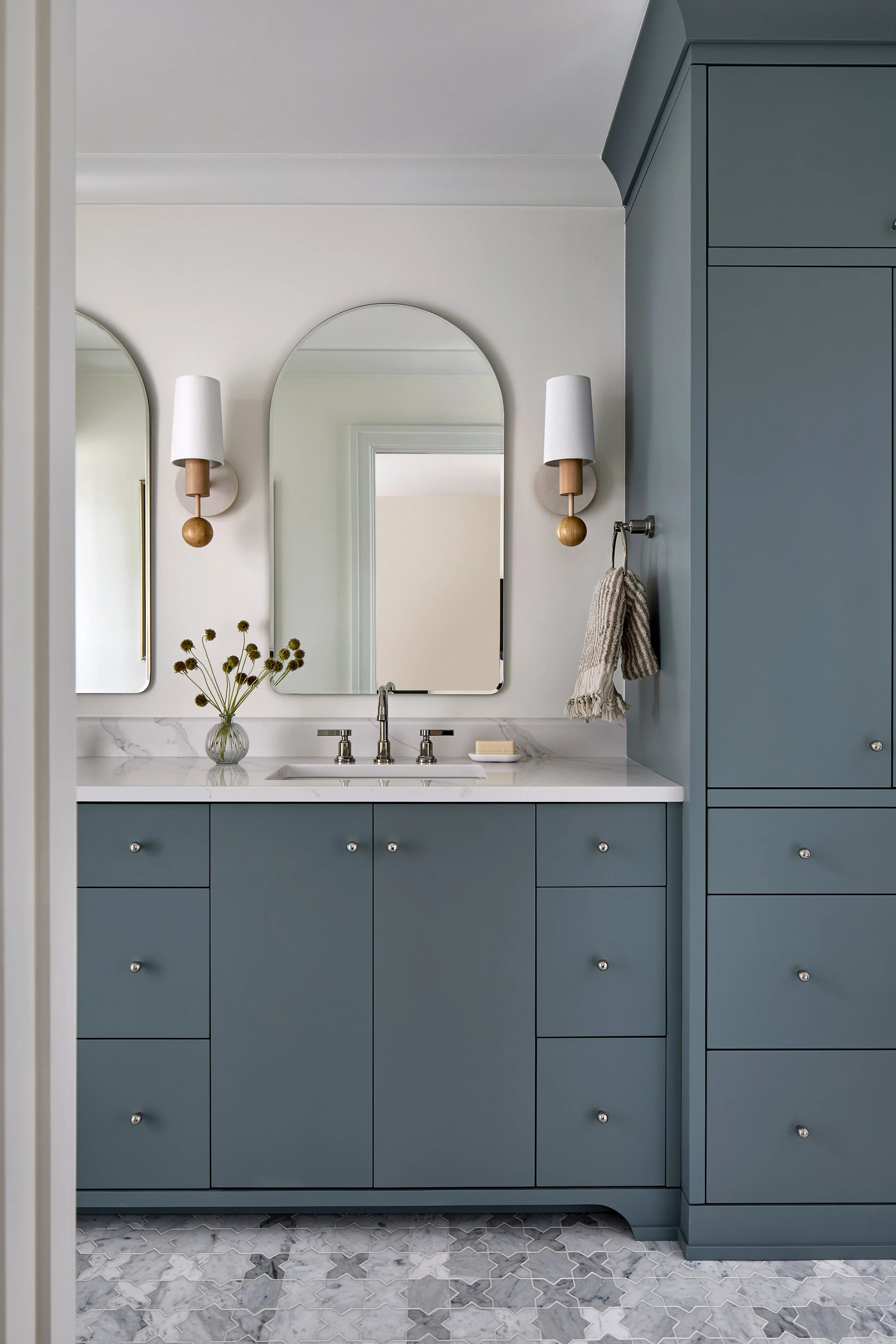 BlueBath_Vanity_LindseyFrank_MapleAve2025_00523.jpg