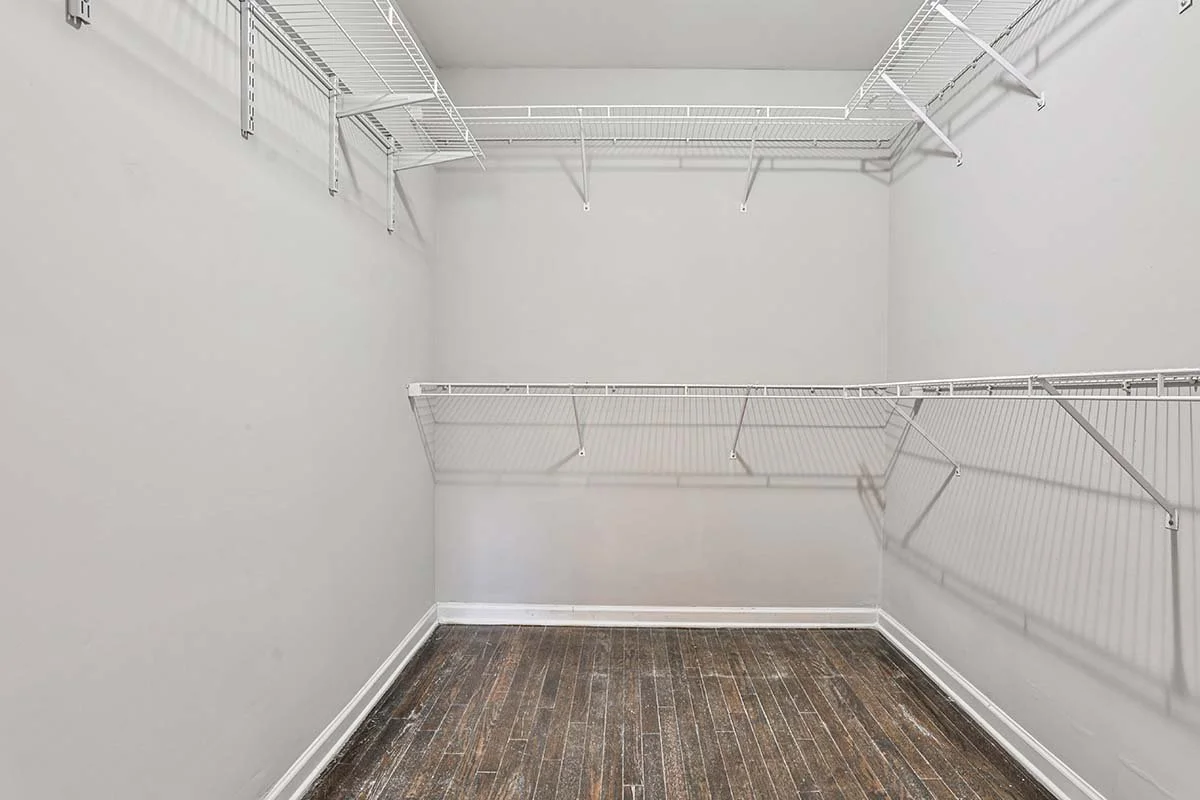 302 Driftwood Terrace full-24.jpg