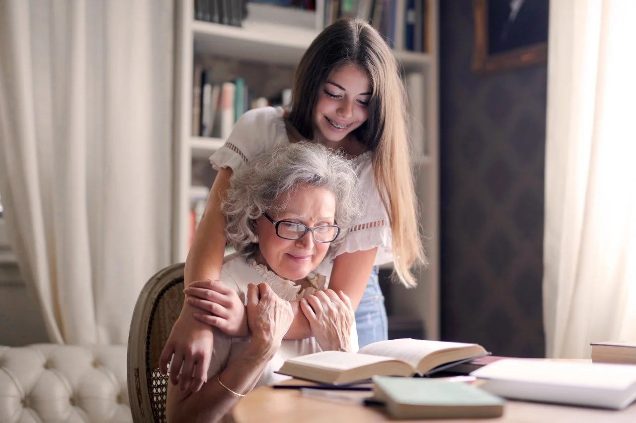 Breng onze verhalen tot bij de oudere leden van je eigen familie