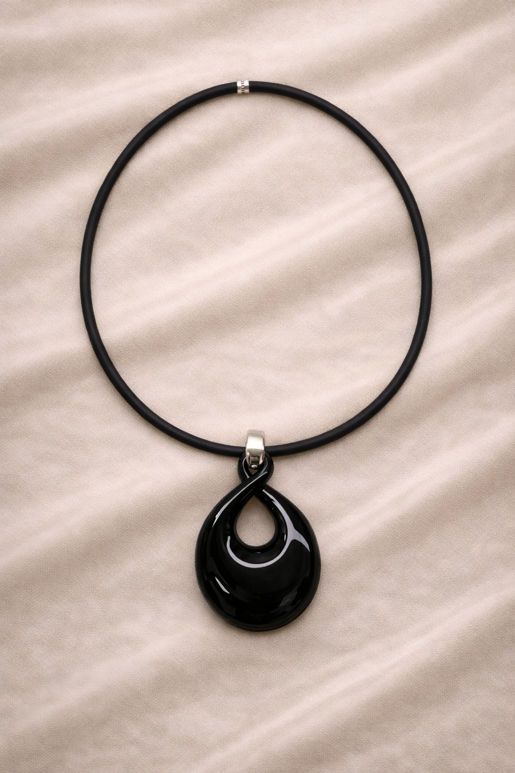 Contorta argento nero.PNG