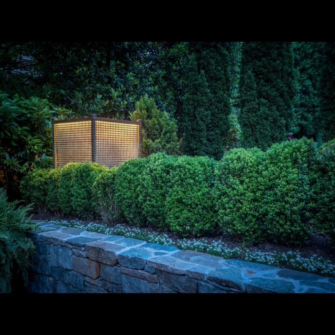 This square box light looks super cool, and it&rsquo;s meant to cover up A/C units, pool equipment, or other unsightly yard elements!

&nbsp;#photooftheday #architecture #architecturephotography #styleinspiration #photo #olympus #photography #omsyste