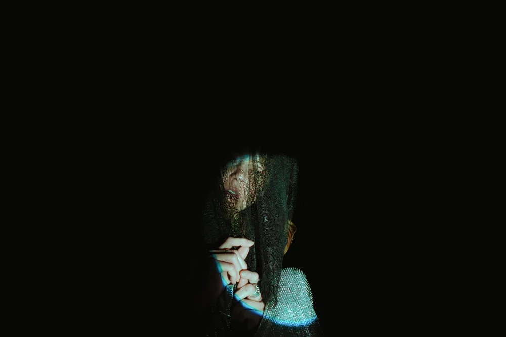 BrookeJohnsonphoto-artificial lighting-radium-201.jpg