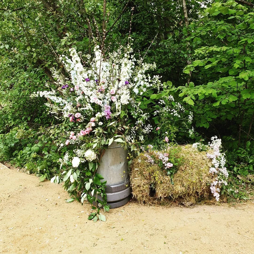A bin fit for a wedding! 🌸😉🌿