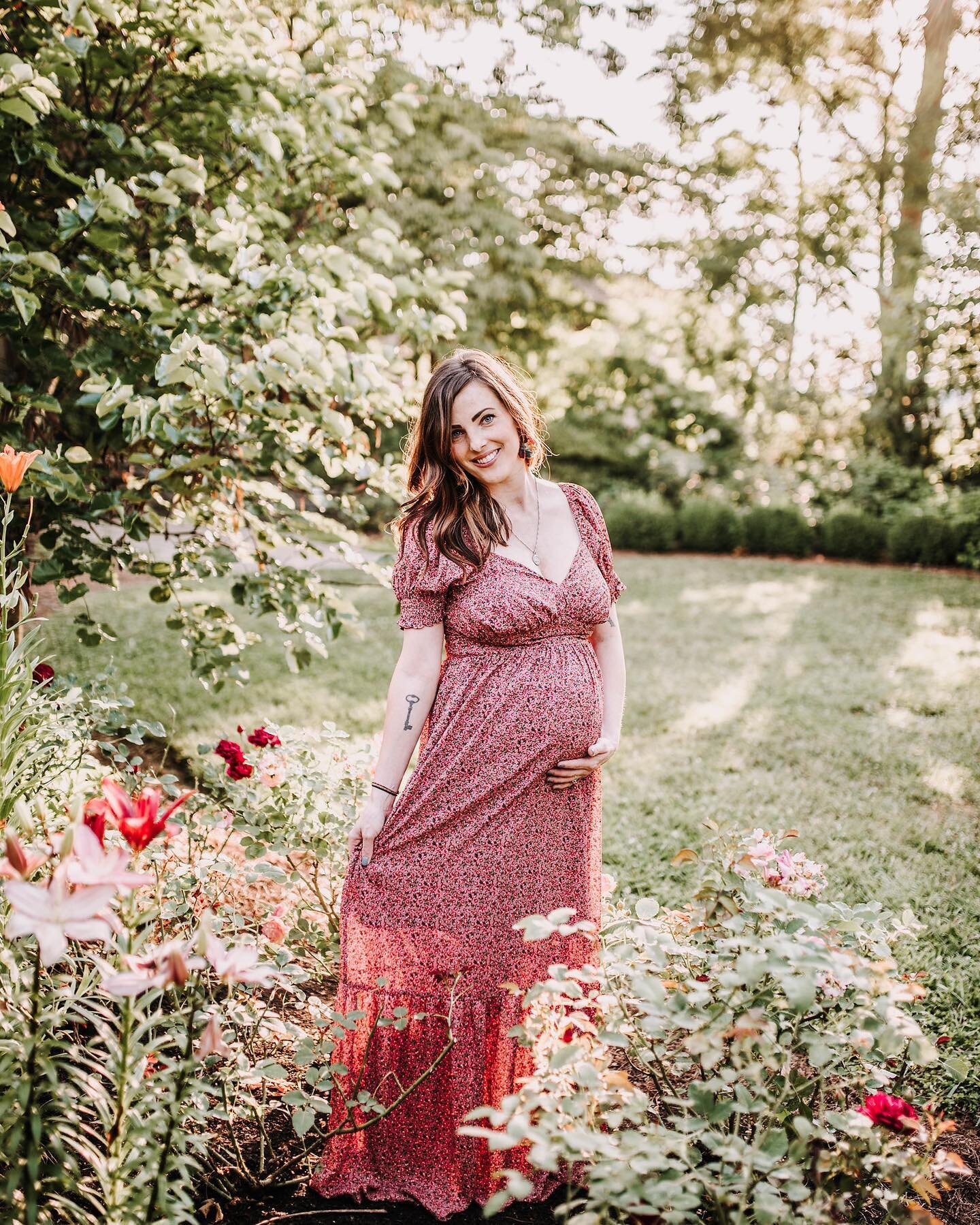 Looking magazine cover worthy and absolutely stunning growing a life inside her. Walker party of three coming very soon!