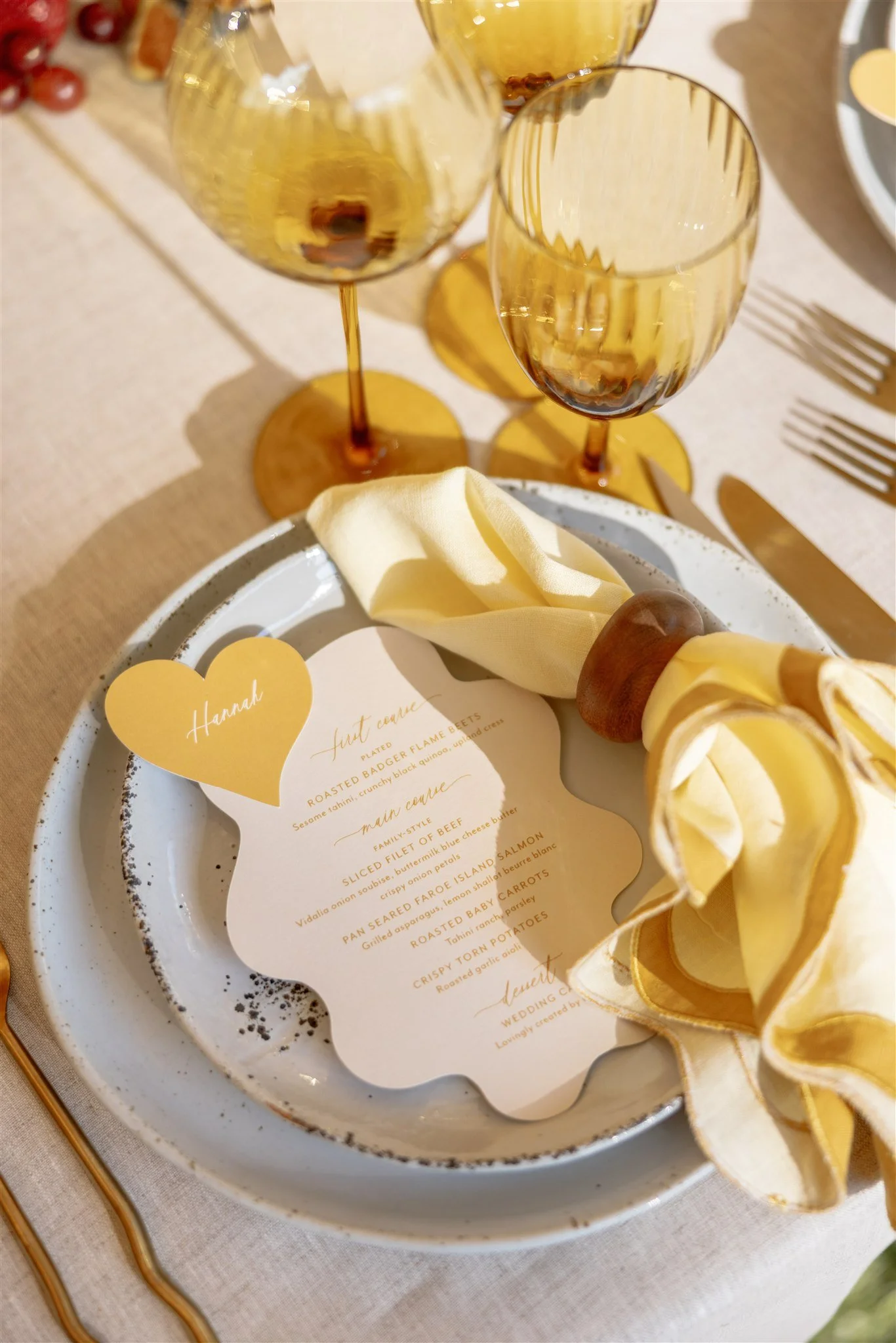 modern wedding place setting custom menus amber glassware linen napkins beth chapman styling