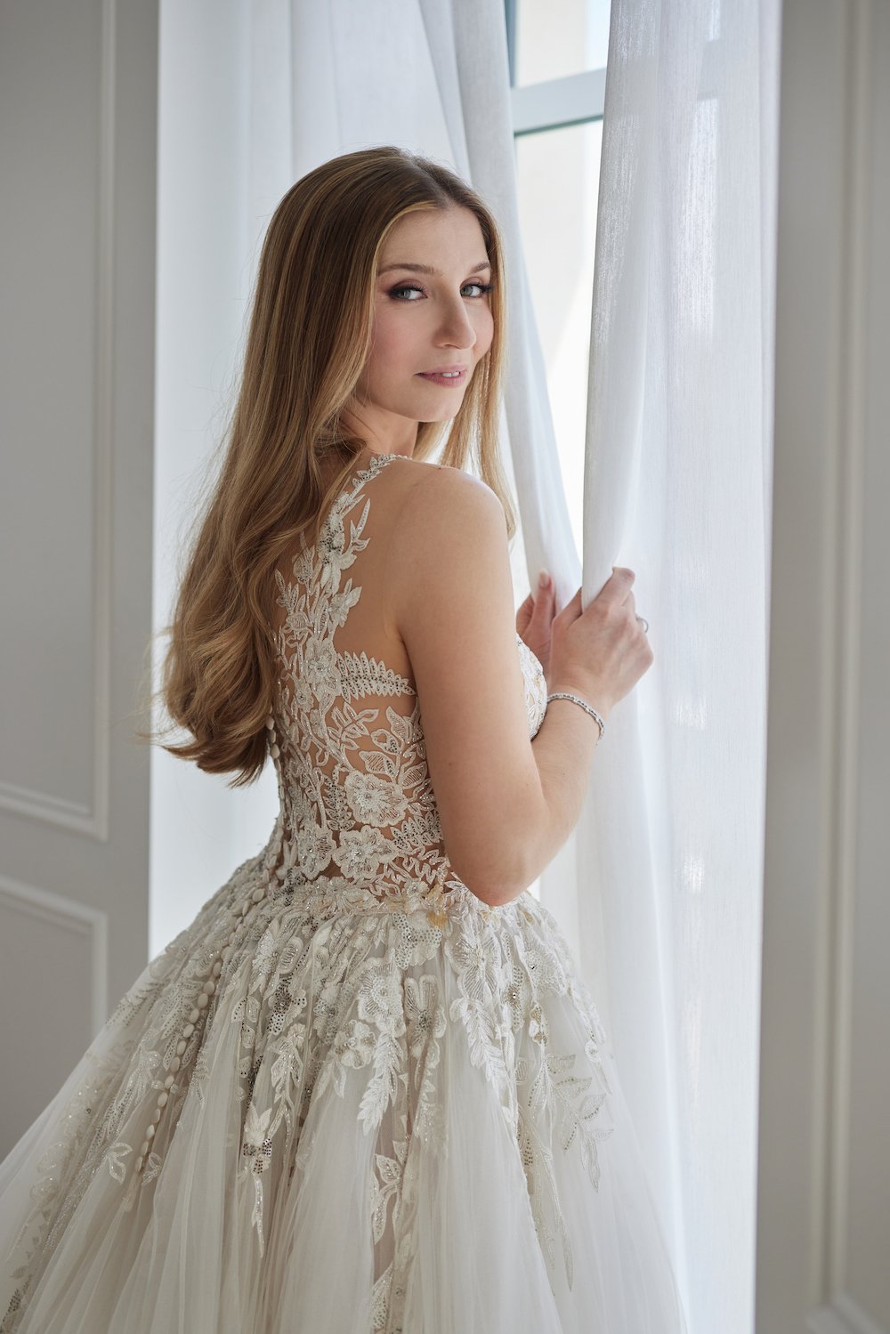 Elegant-Rosecliff-Wedding-Zuhair-Murad-lace-elegant-bridal-gown.JPG