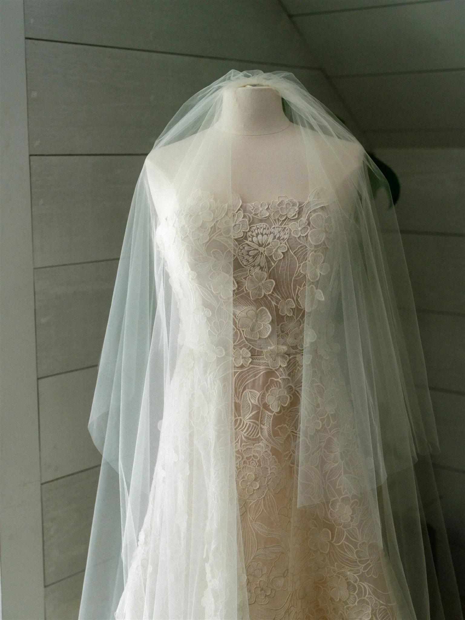 oscar de la renta wedding dress details dressing services by beth chapman styling