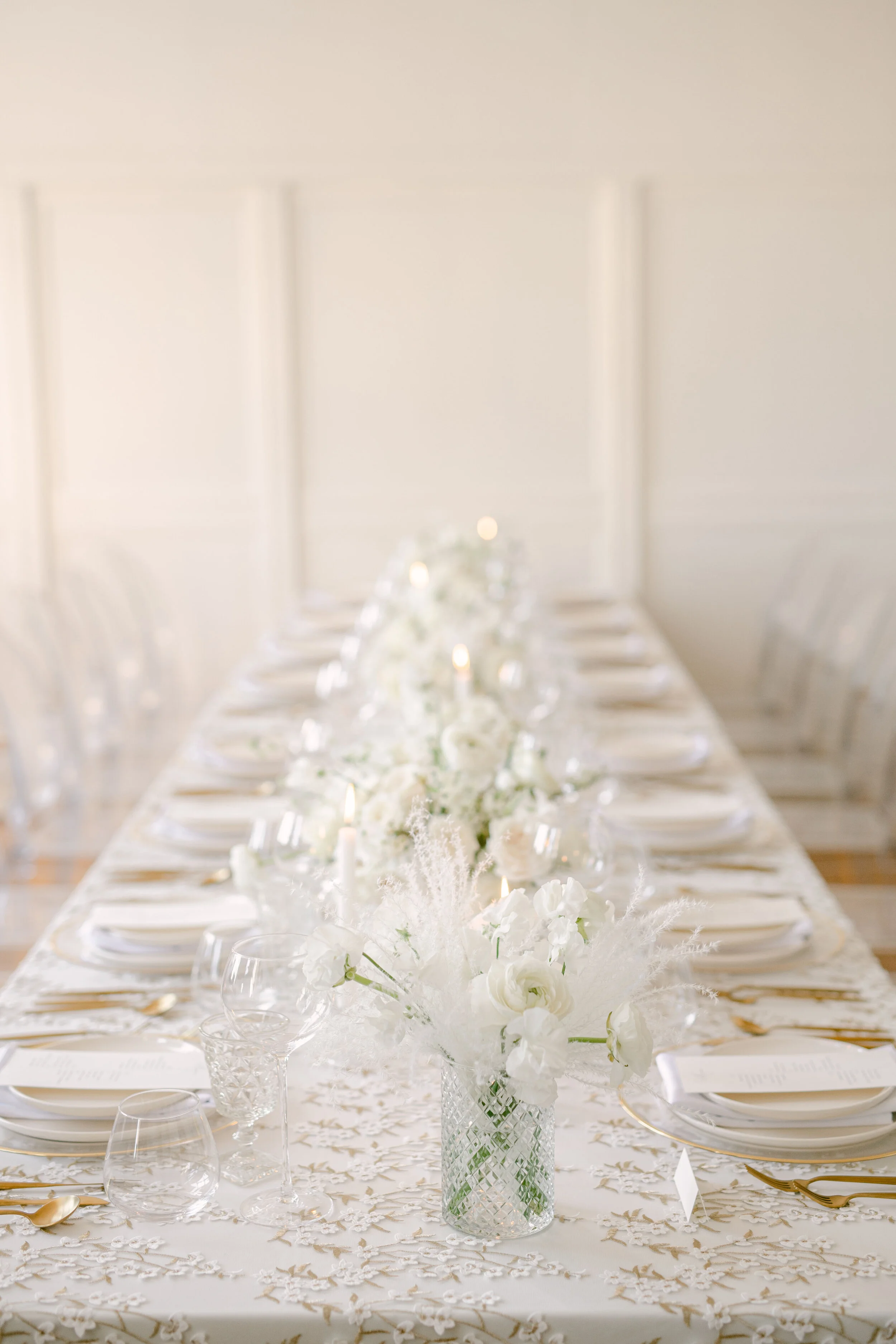Beth-Chapman-Styling-white-elegant-wedding-22.jpg